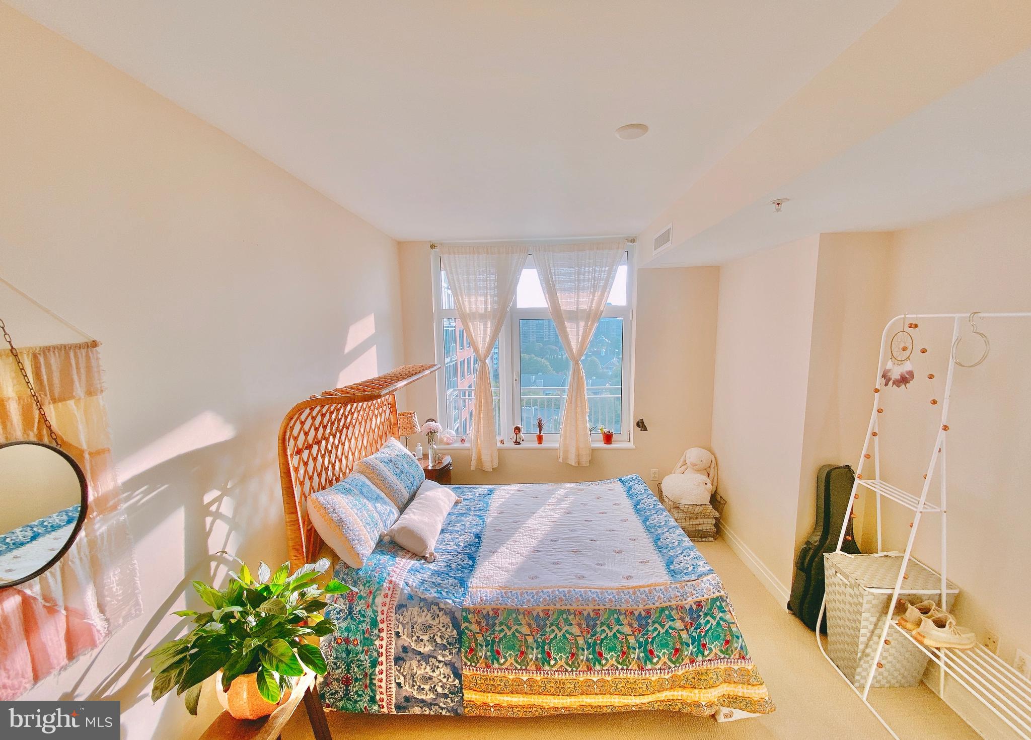 ONE PARK CREST CONDOMINIUM - Residential