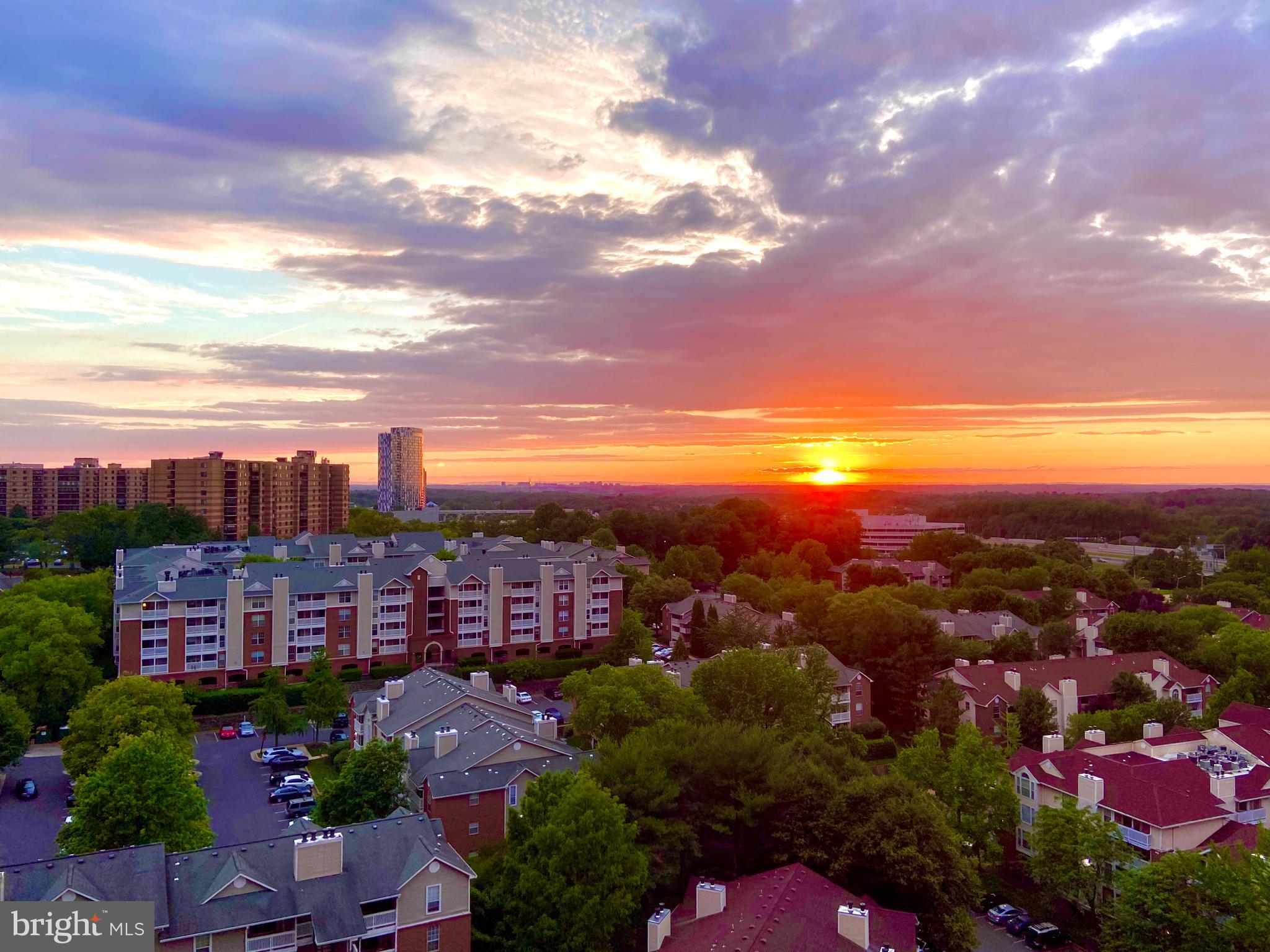 ONE PARK CREST CONDOMINIUM - Residential