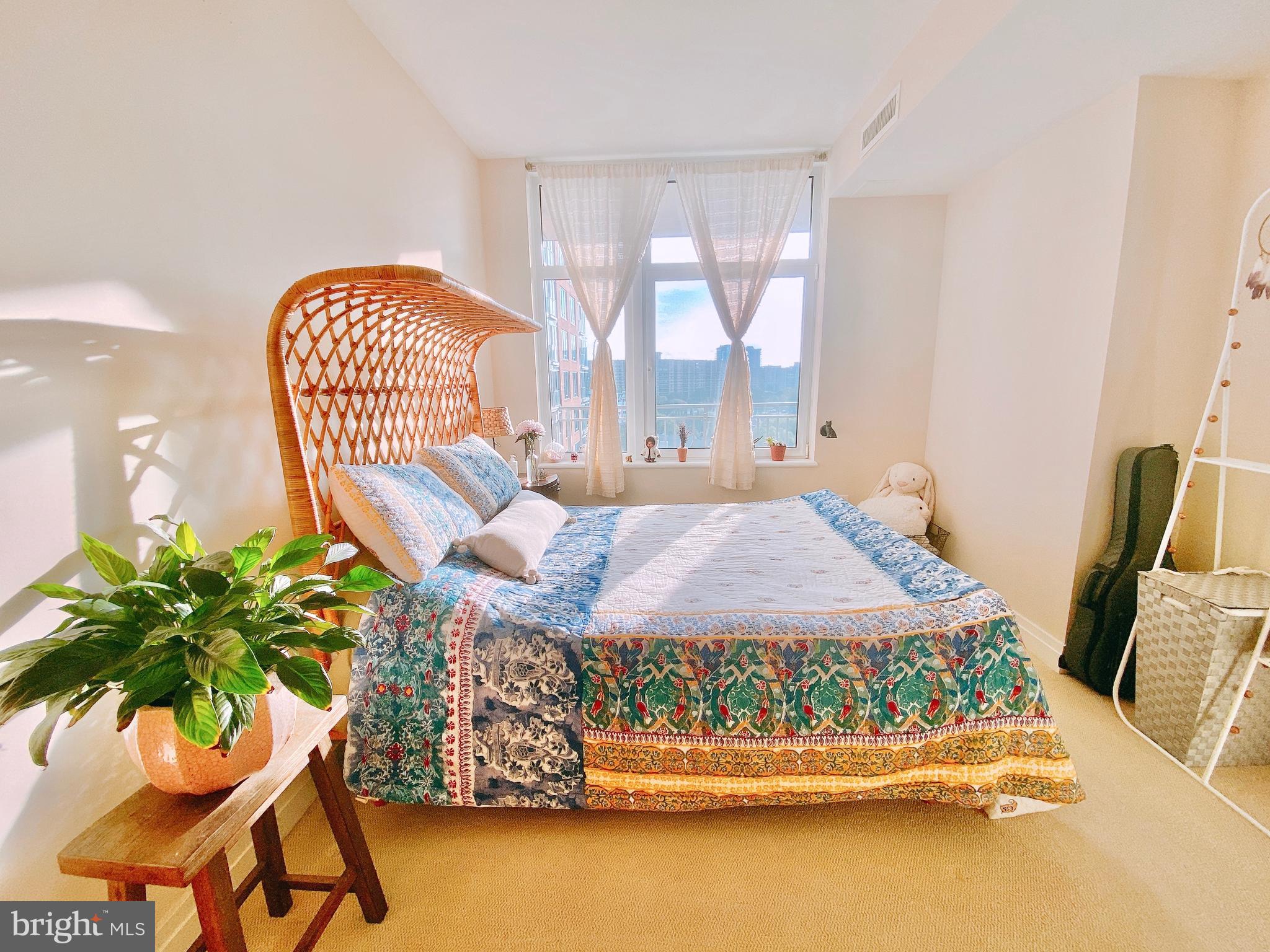 ONE PARK CREST CONDOMINIUM - Residential