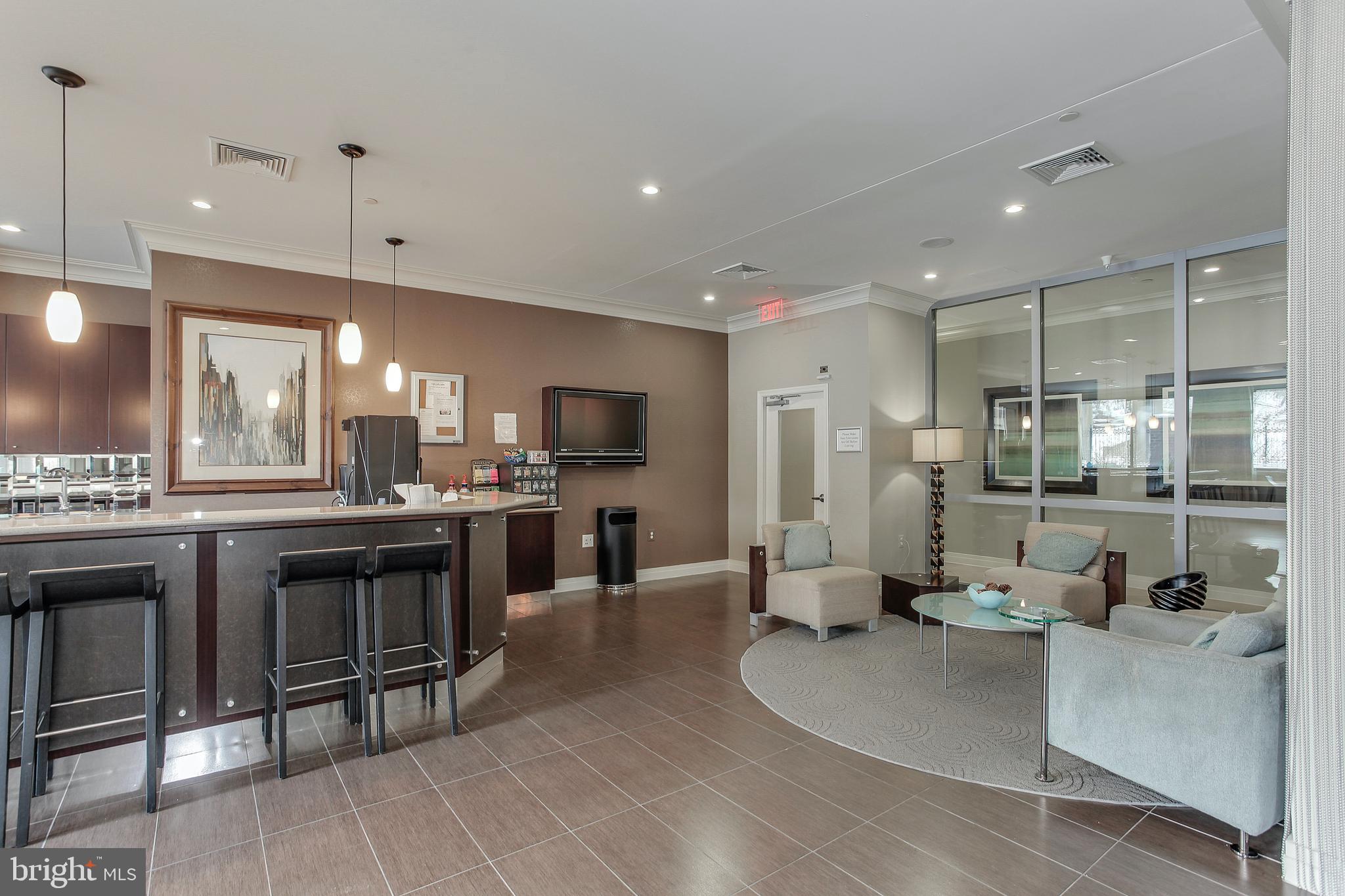 MIDTOWN ALEXANDRIA STATION CONDOMINIUM - Residential Lease