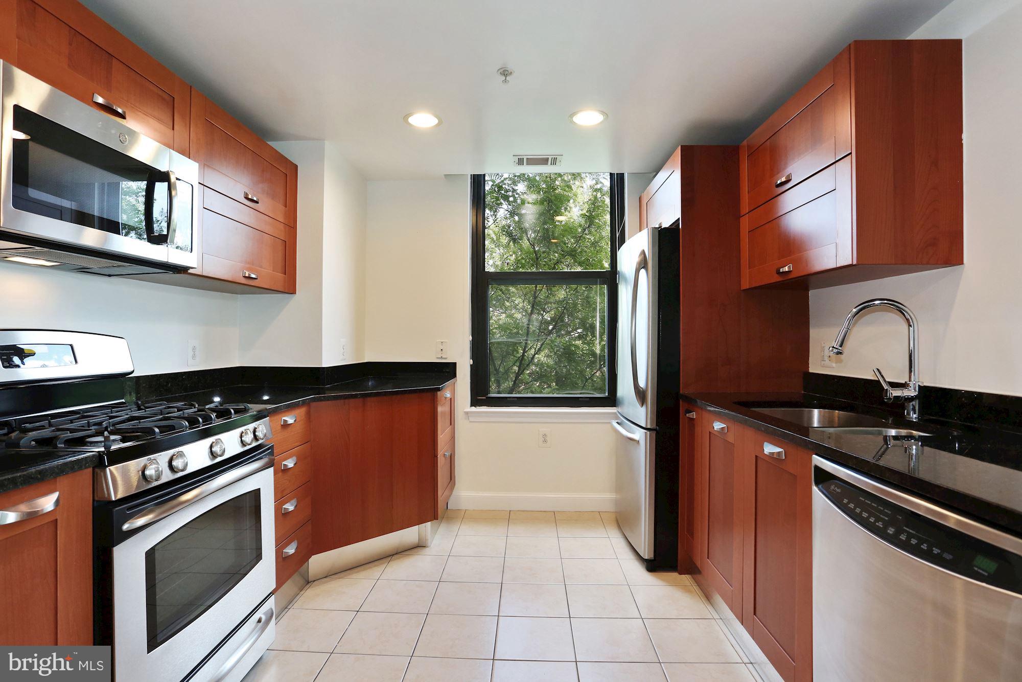 MIDTOWN ALEXANDRIA STATION CONDOMINIUM - Residential Lease