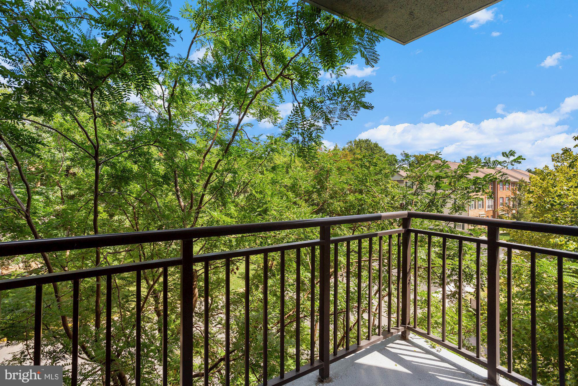 MIDTOWN ALEXANDRIA STATION CONDOMINIUM - Residential Lease