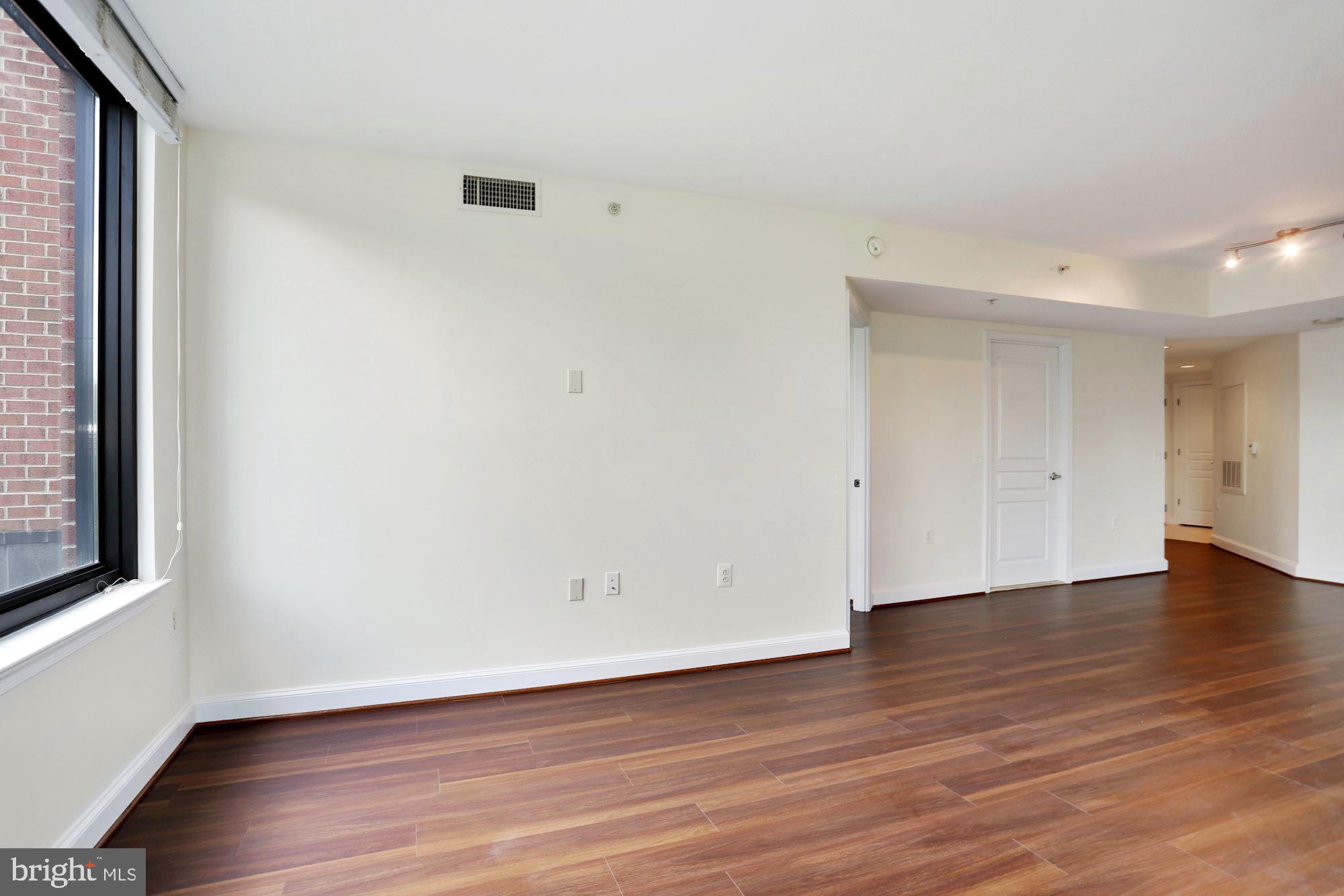 MIDTOWN ALEXANDRIA STATION CONDOMINIUM - Residential Lease