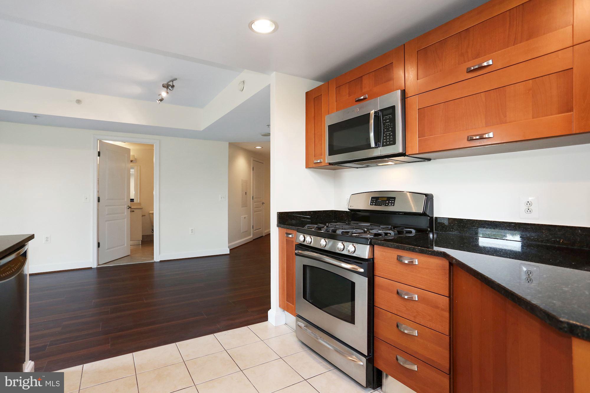 MIDTOWN ALEXANDRIA STATION CONDOMINIUM - Residential Lease