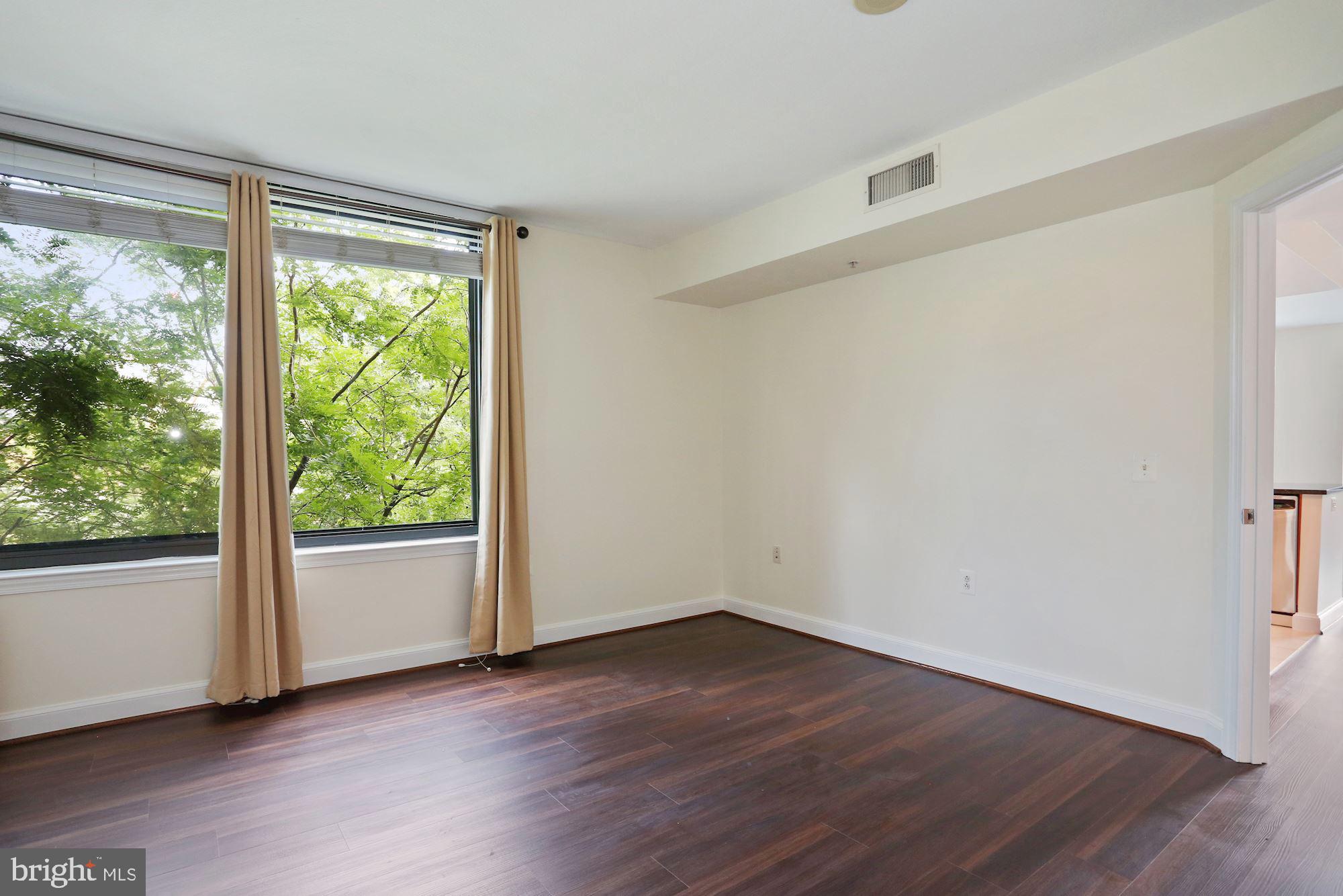 MIDTOWN ALEXANDRIA STATION CONDOMINIUM - Residential Lease