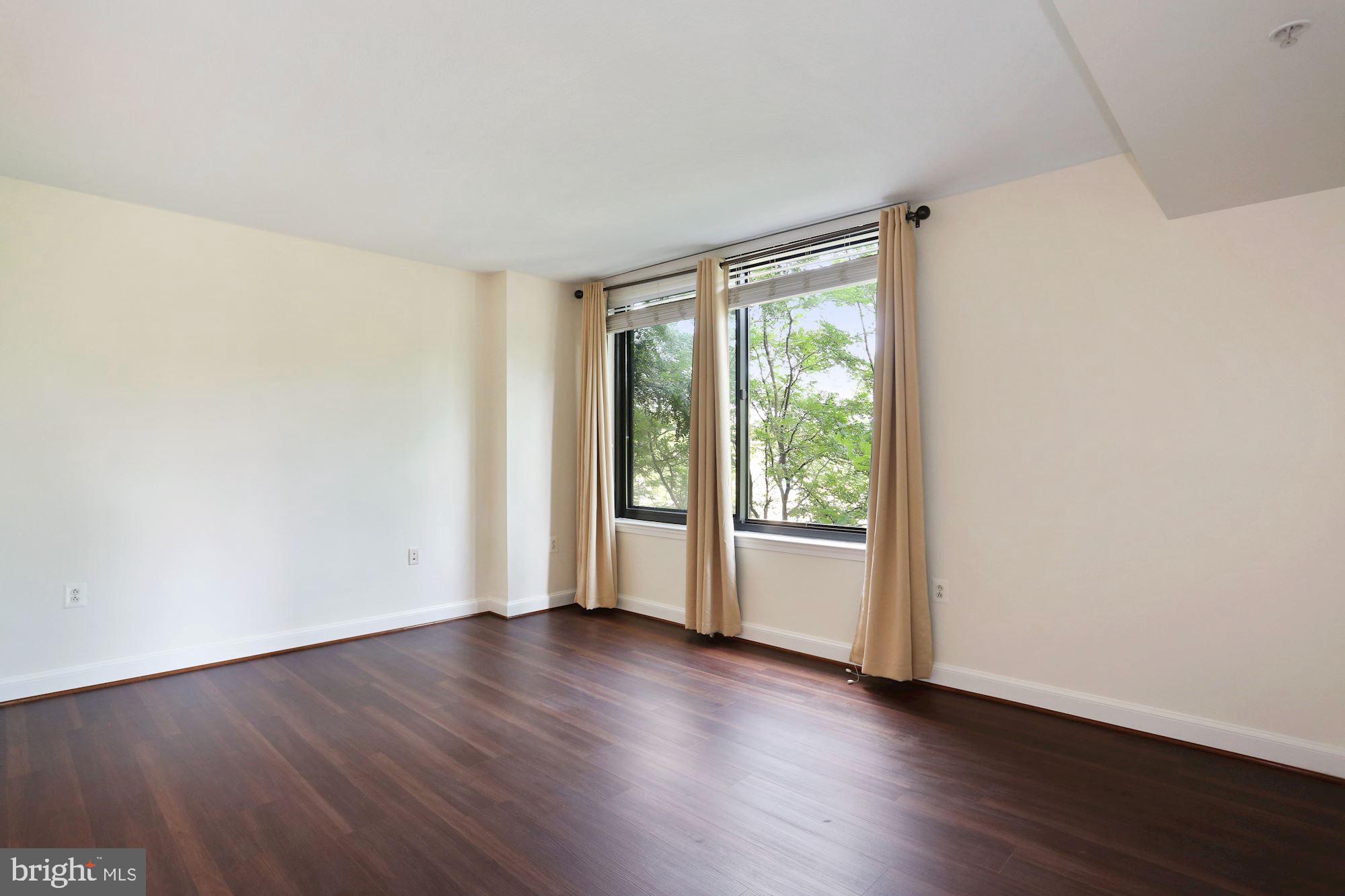 MIDTOWN ALEXANDRIA STATION CONDOMINIUM - Residential Lease