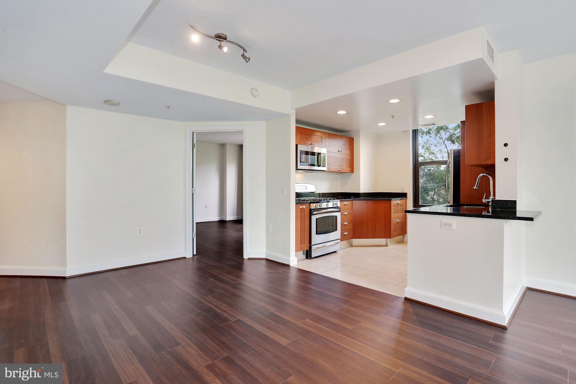 MIDTOWN ALEXANDRIA STATION CONDOMINIUM - Residential Lease