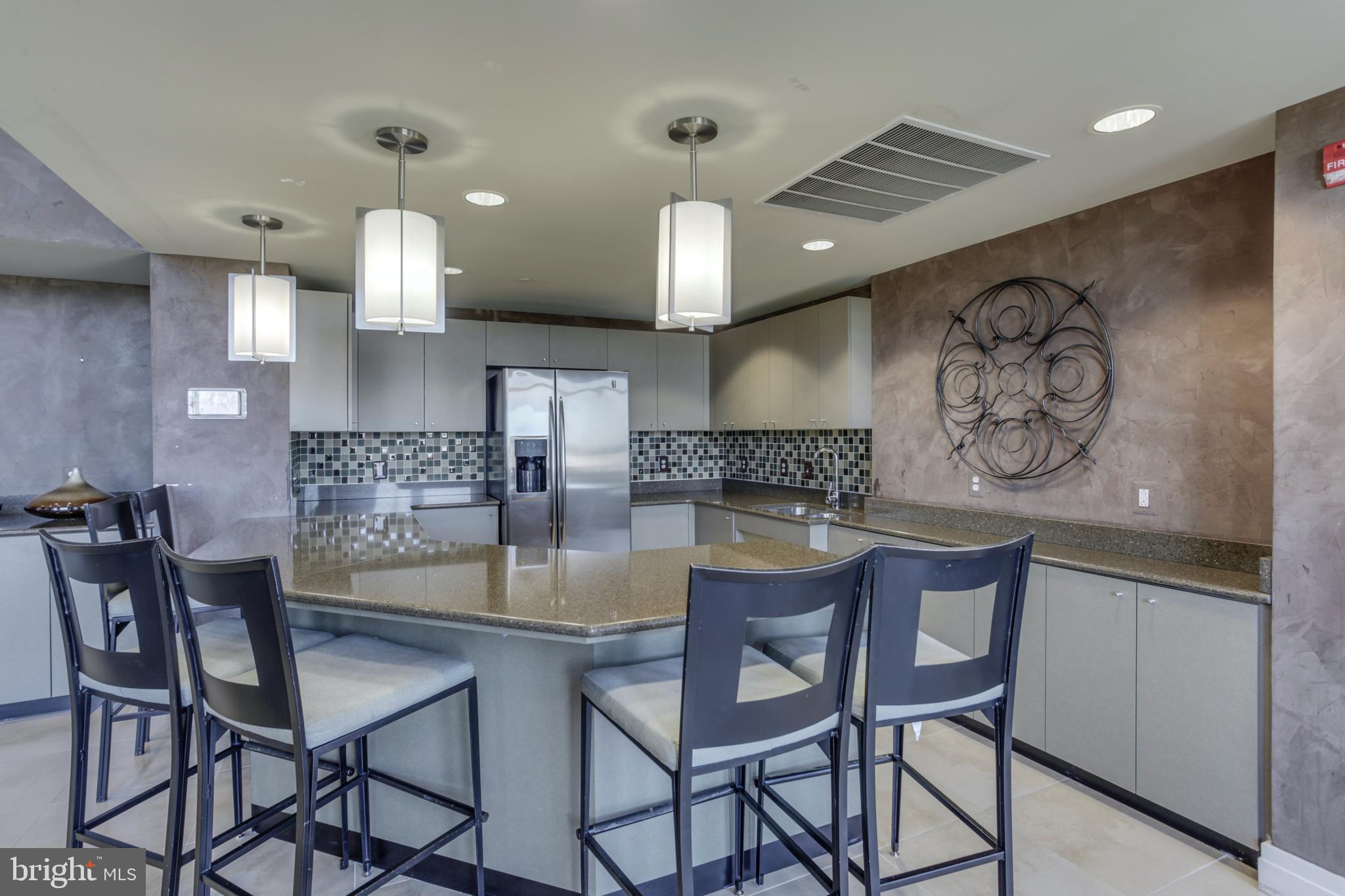 MIDTOWN ALEXANDRIA STATION CONDOMINIUM - Residential Lease