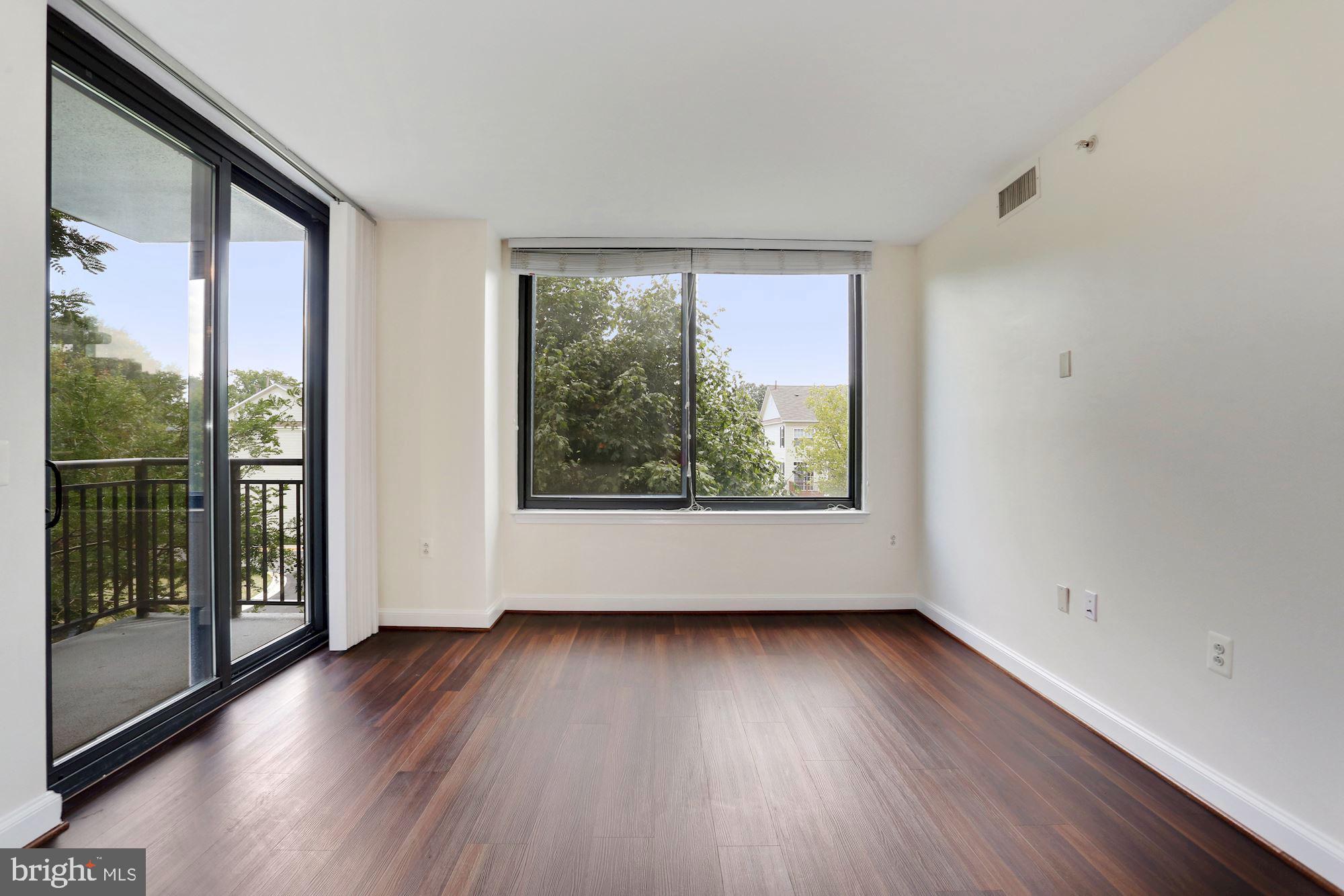 MIDTOWN ALEXANDRIA STATION CONDOMINIUM - Residential Lease