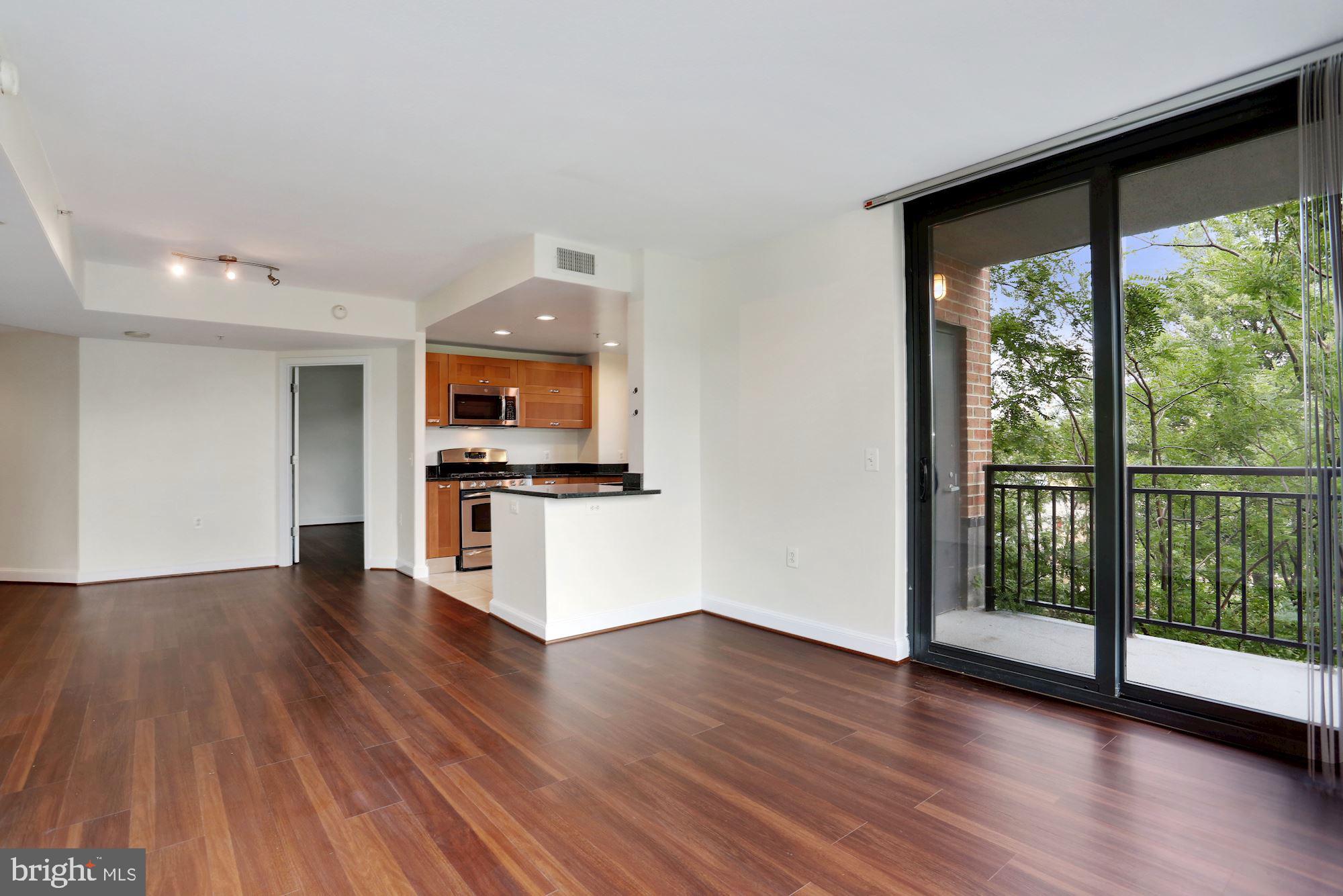 MIDTOWN ALEXANDRIA STATION CONDOMINIUM - Residential Lease