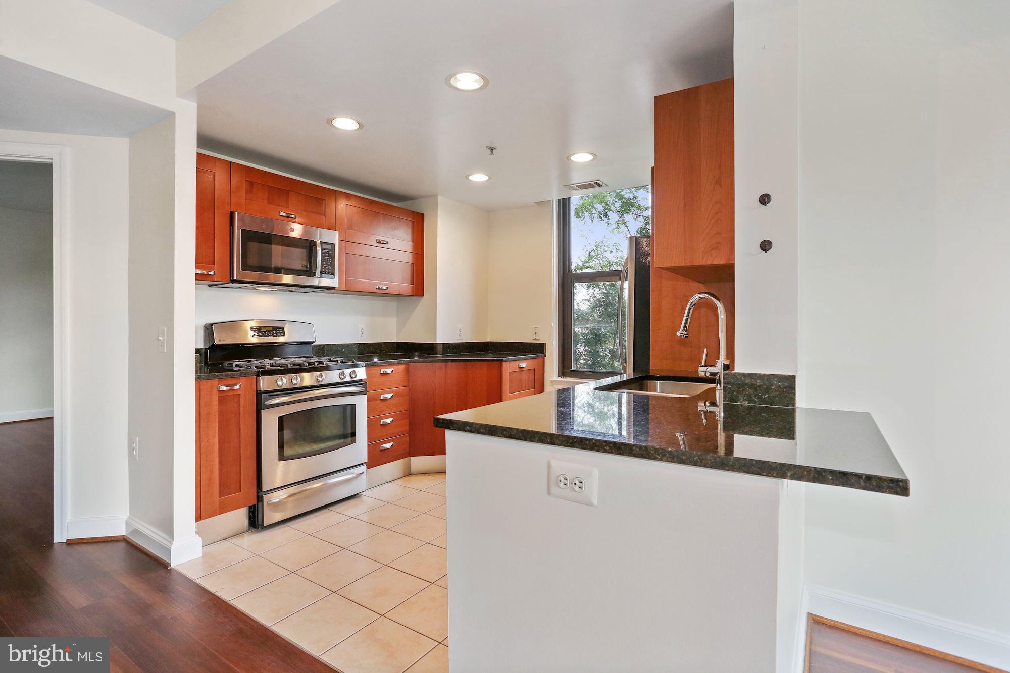 MIDTOWN ALEXANDRIA STATION CONDOMINIUM - Residential Lease