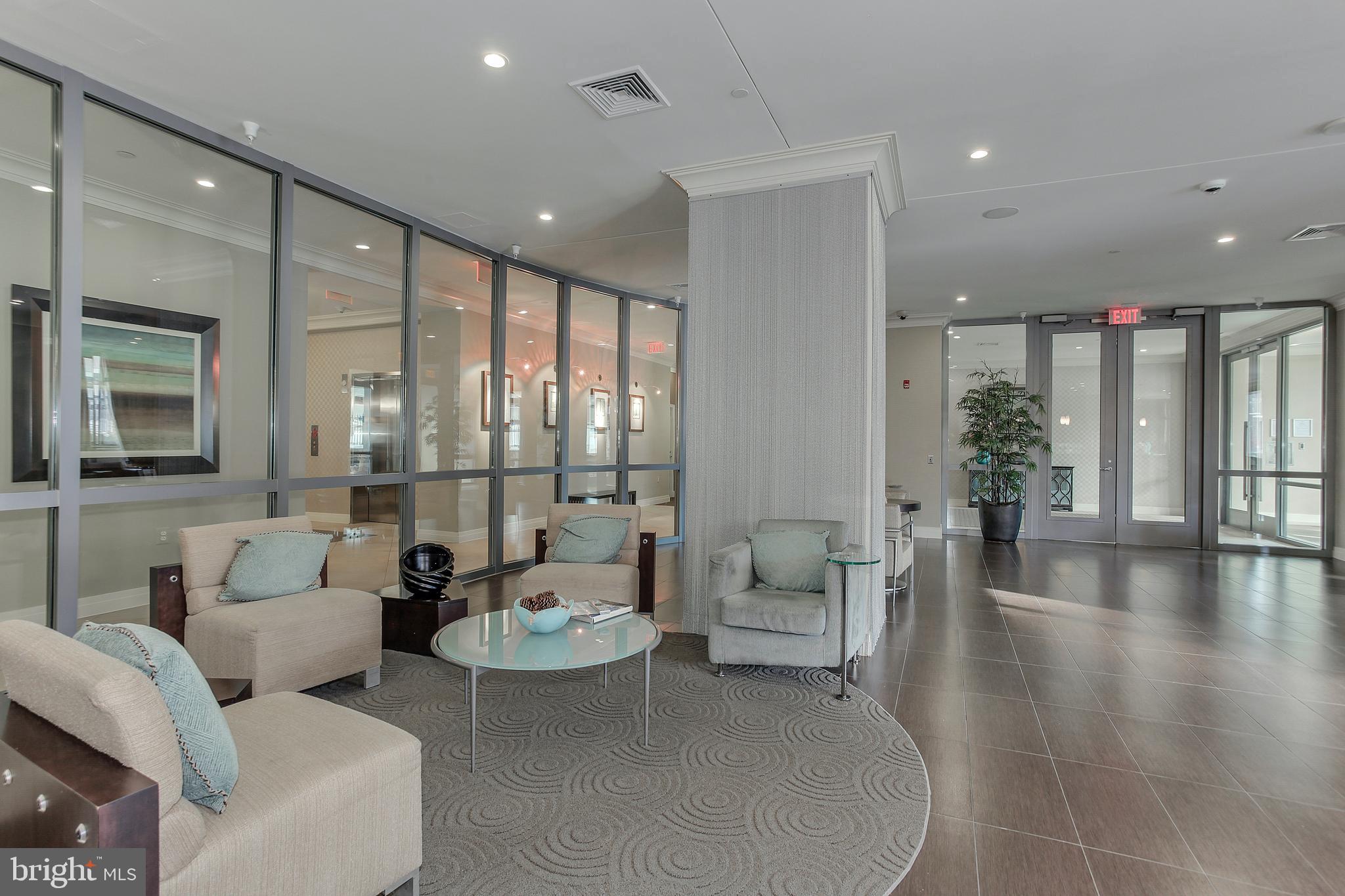 MIDTOWN ALEXANDRIA STATION CONDOMINIUM - Residential Lease