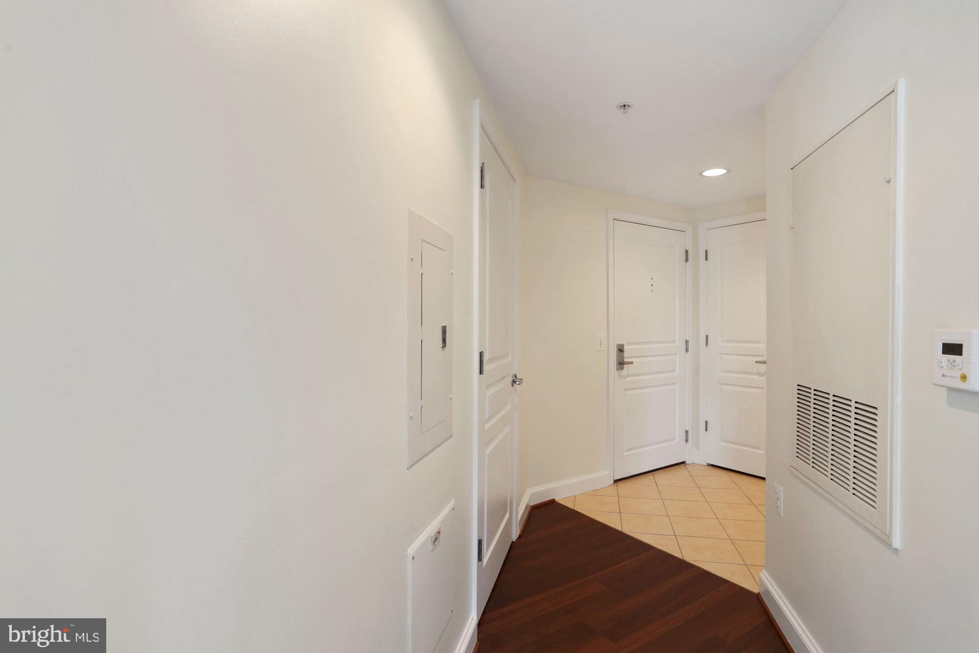 MIDTOWN ALEXANDRIA STATION CONDOMINIUM - Residential Lease