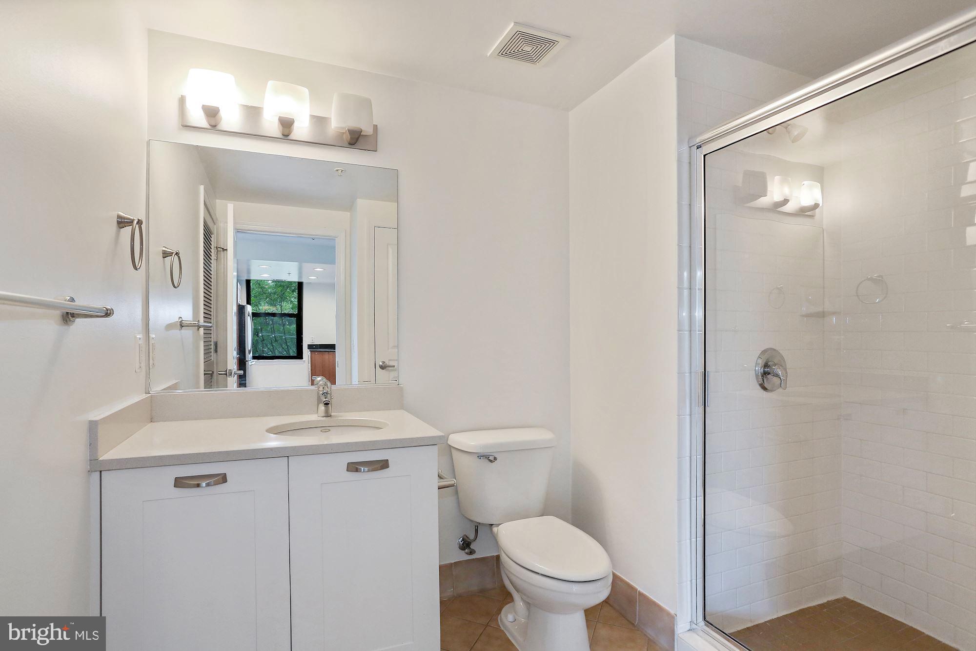 MIDTOWN ALEXANDRIA STATION CONDOMINIUM - Residential Lease
