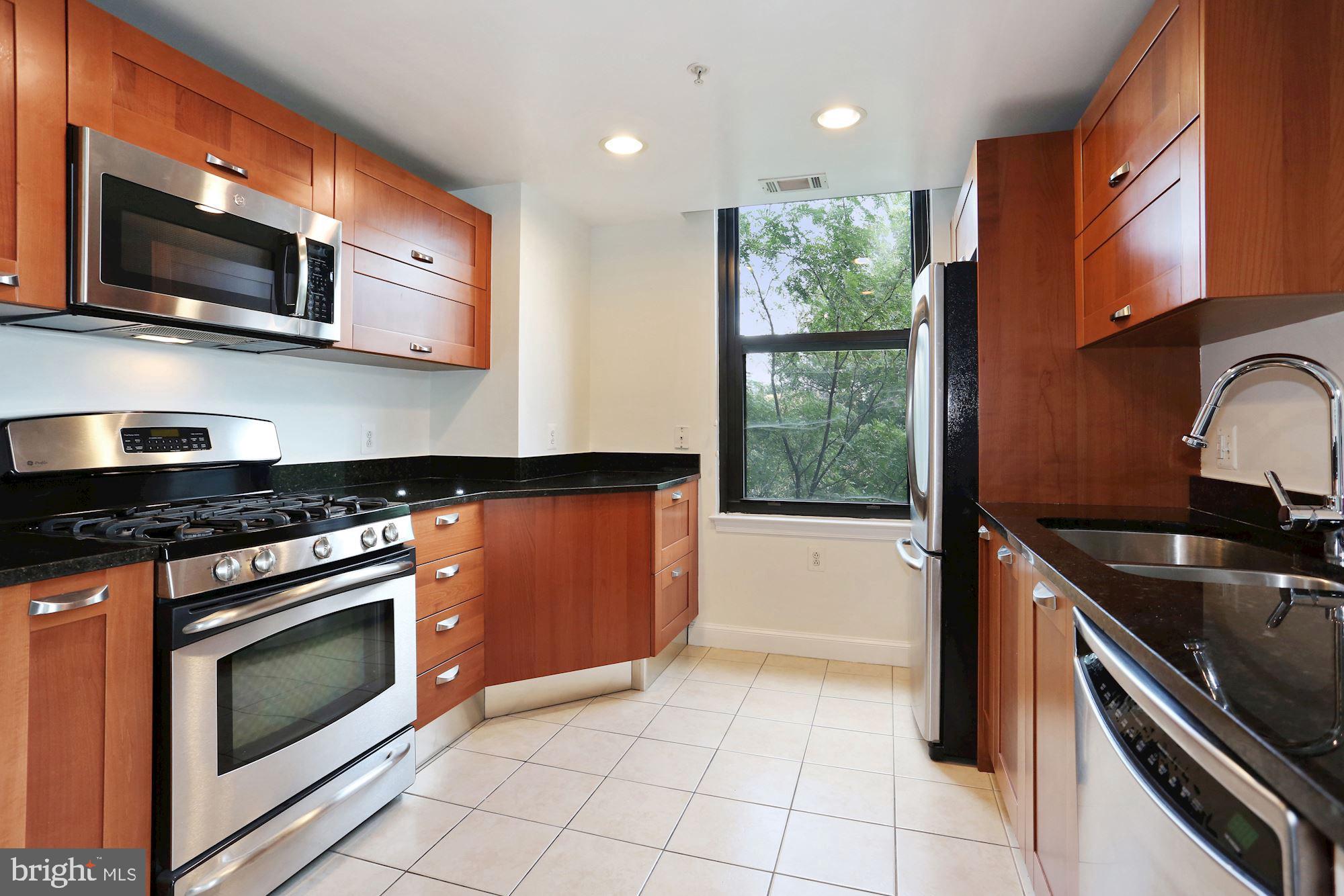 MIDTOWN ALEXANDRIA STATION CONDOMINIUM - Residential Lease