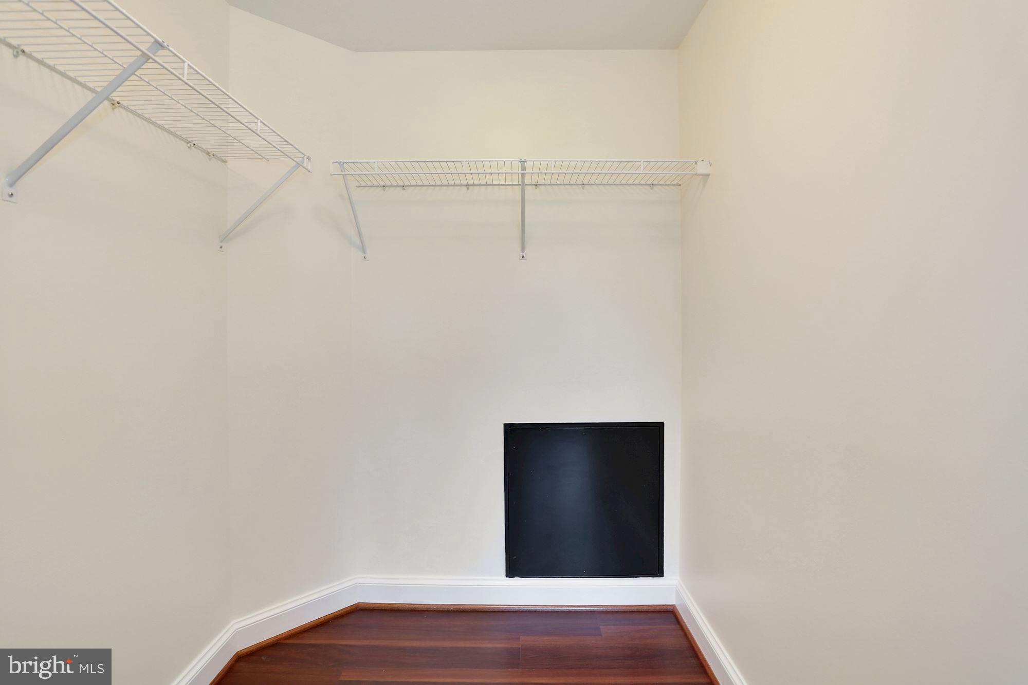 MIDTOWN ALEXANDRIA STATION CONDOMINIUM - Residential Lease