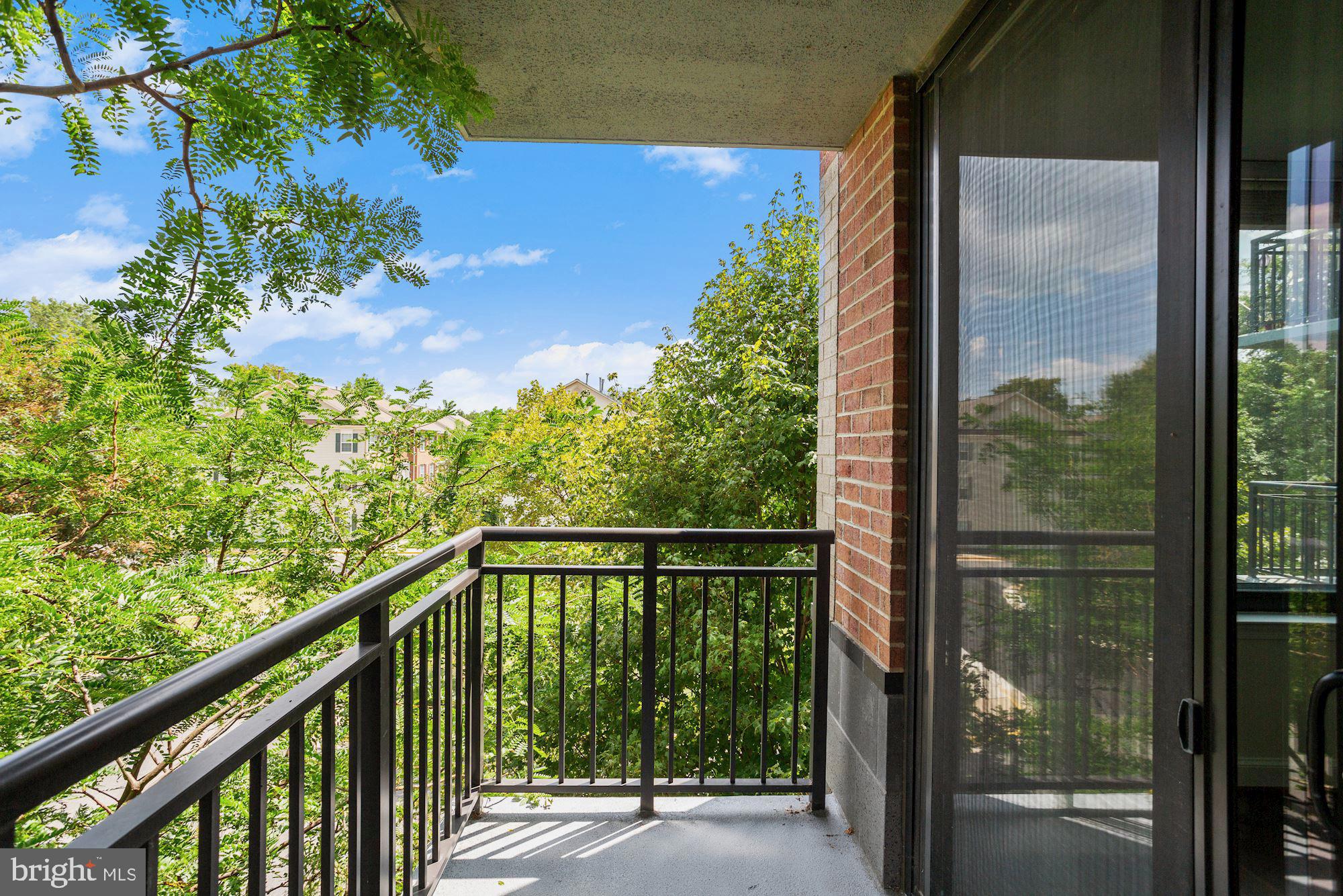 MIDTOWN ALEXANDRIA STATION CONDOMINIUM - Residential Lease