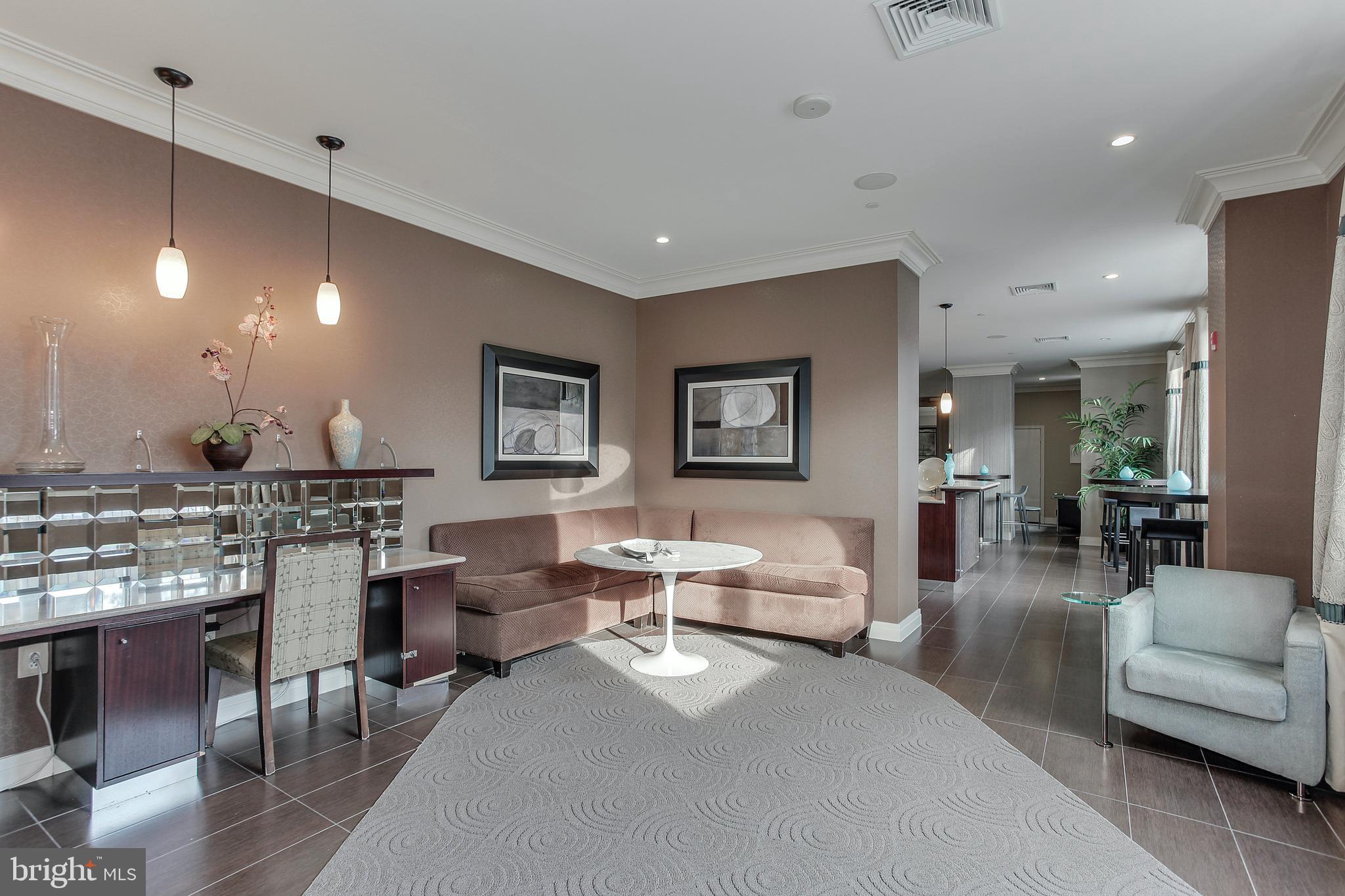 MIDTOWN ALEXANDRIA STATION CONDOMINIUM - Residential Lease