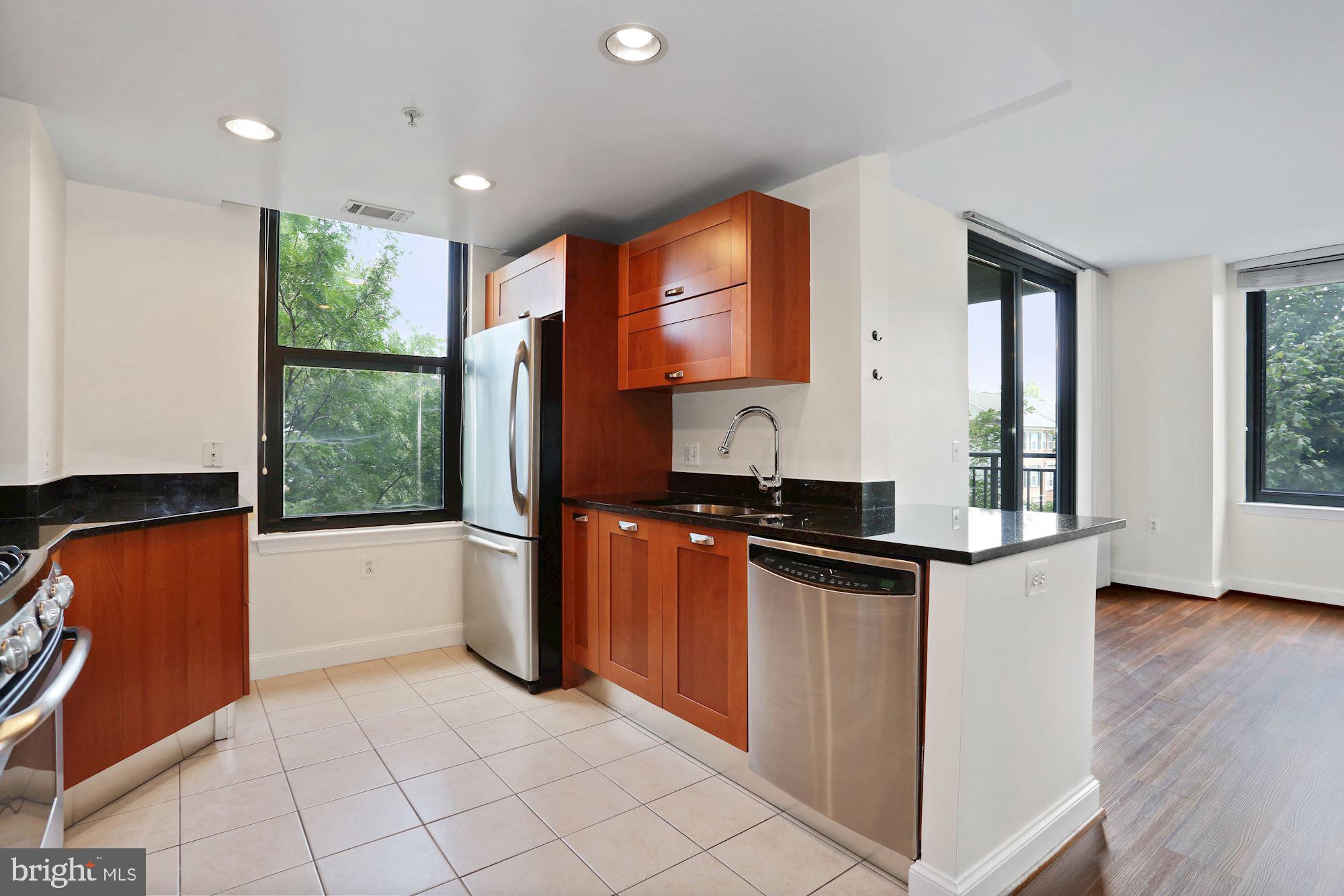 MIDTOWN ALEXANDRIA STATION CONDOMINIUM - Residential Lease