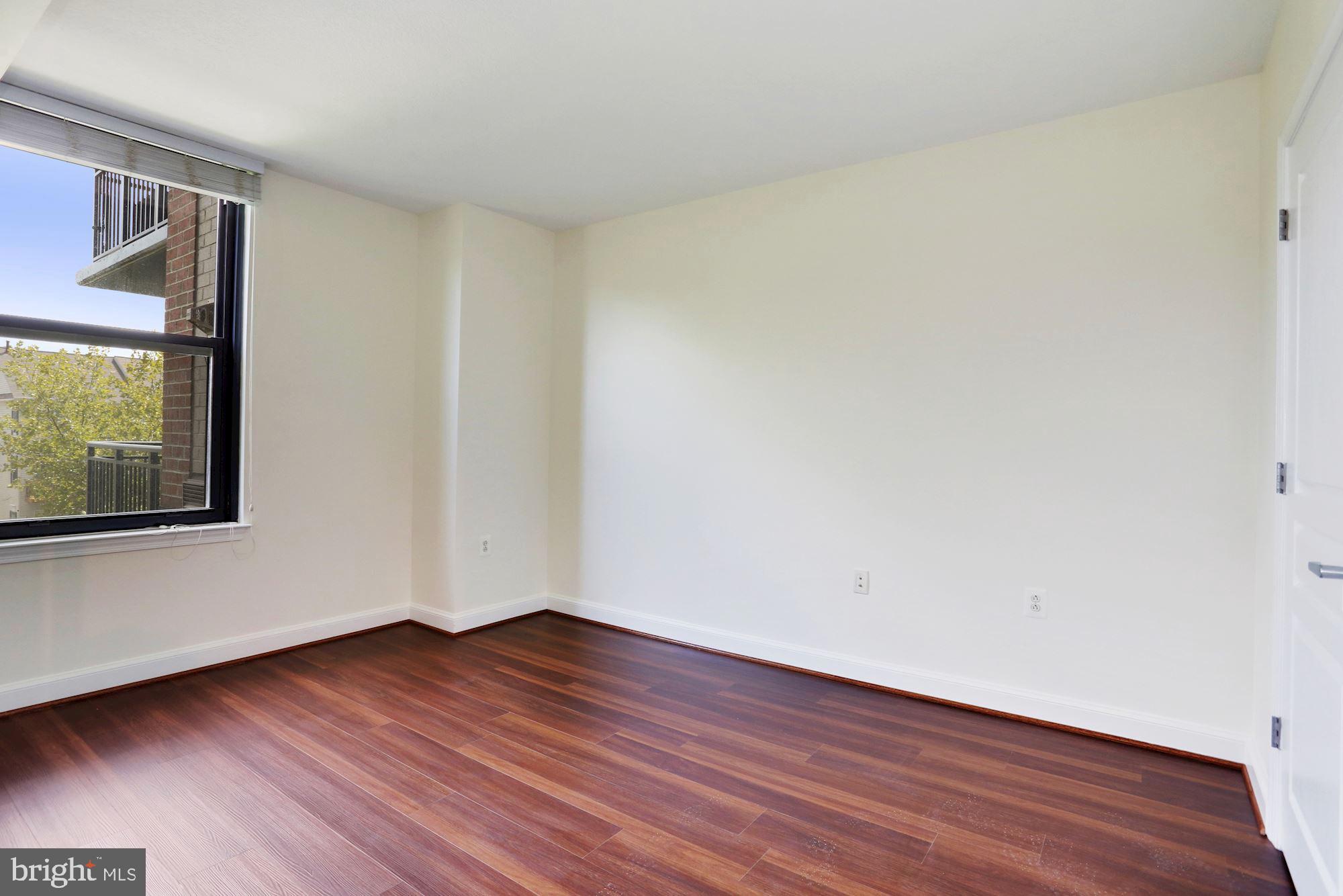 MIDTOWN ALEXANDRIA STATION CONDOMINIUM - Residential Lease