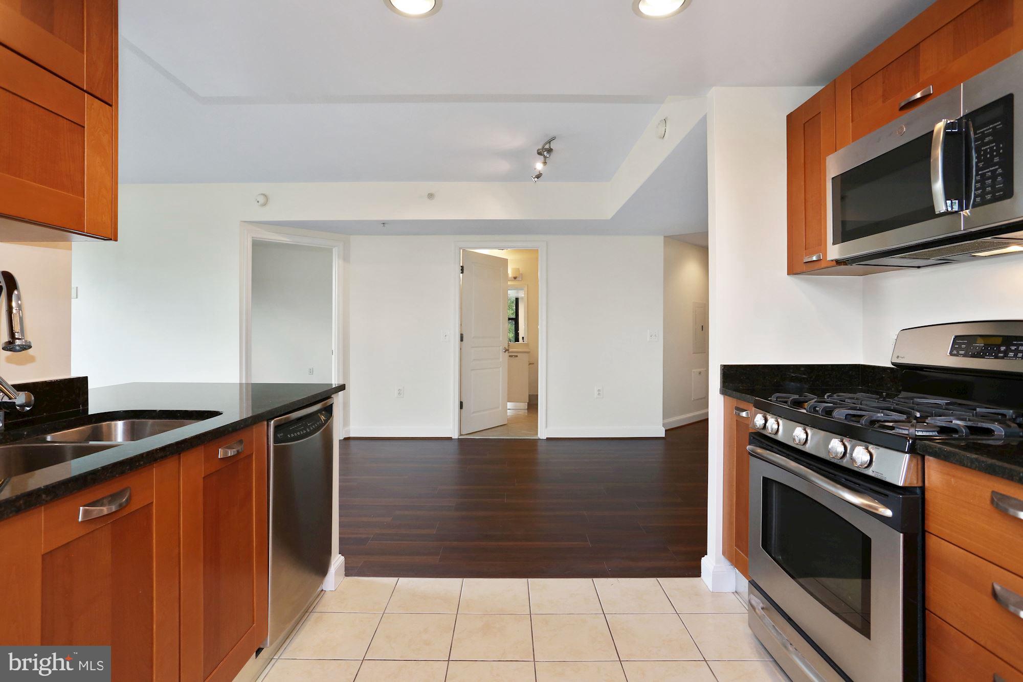 MIDTOWN ALEXANDRIA STATION CONDOMINIUM - Residential Lease
