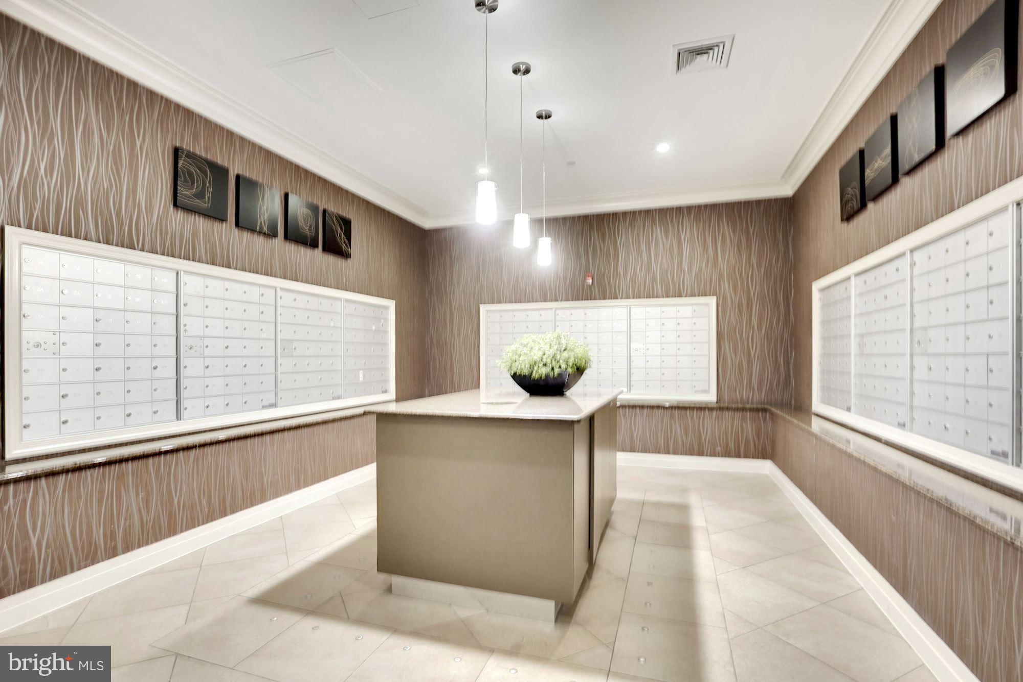 MIDTOWN ALEXANDRIA STATION CONDOMINIUM - Residential Lease