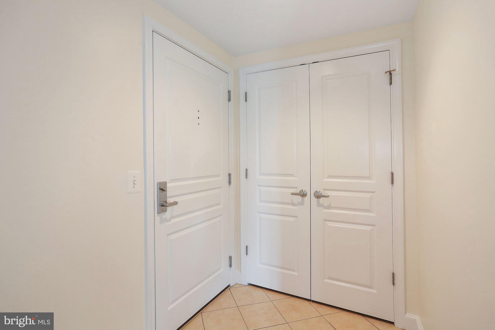 MIDTOWN ALEXANDRIA STATION CONDOMINIUM - Residential Lease