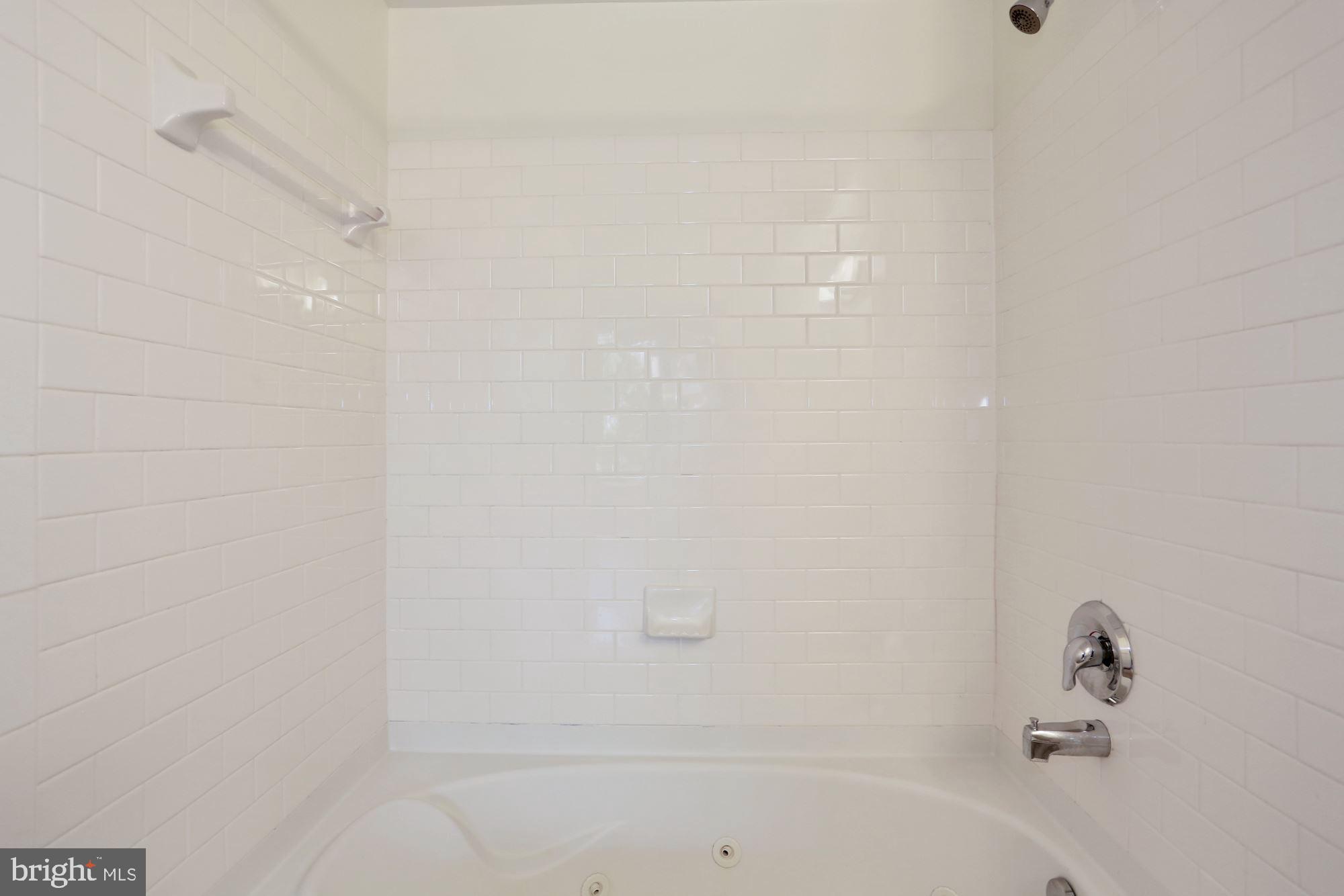 MIDTOWN ALEXANDRIA STATION CONDOMINIUM - Residential Lease
