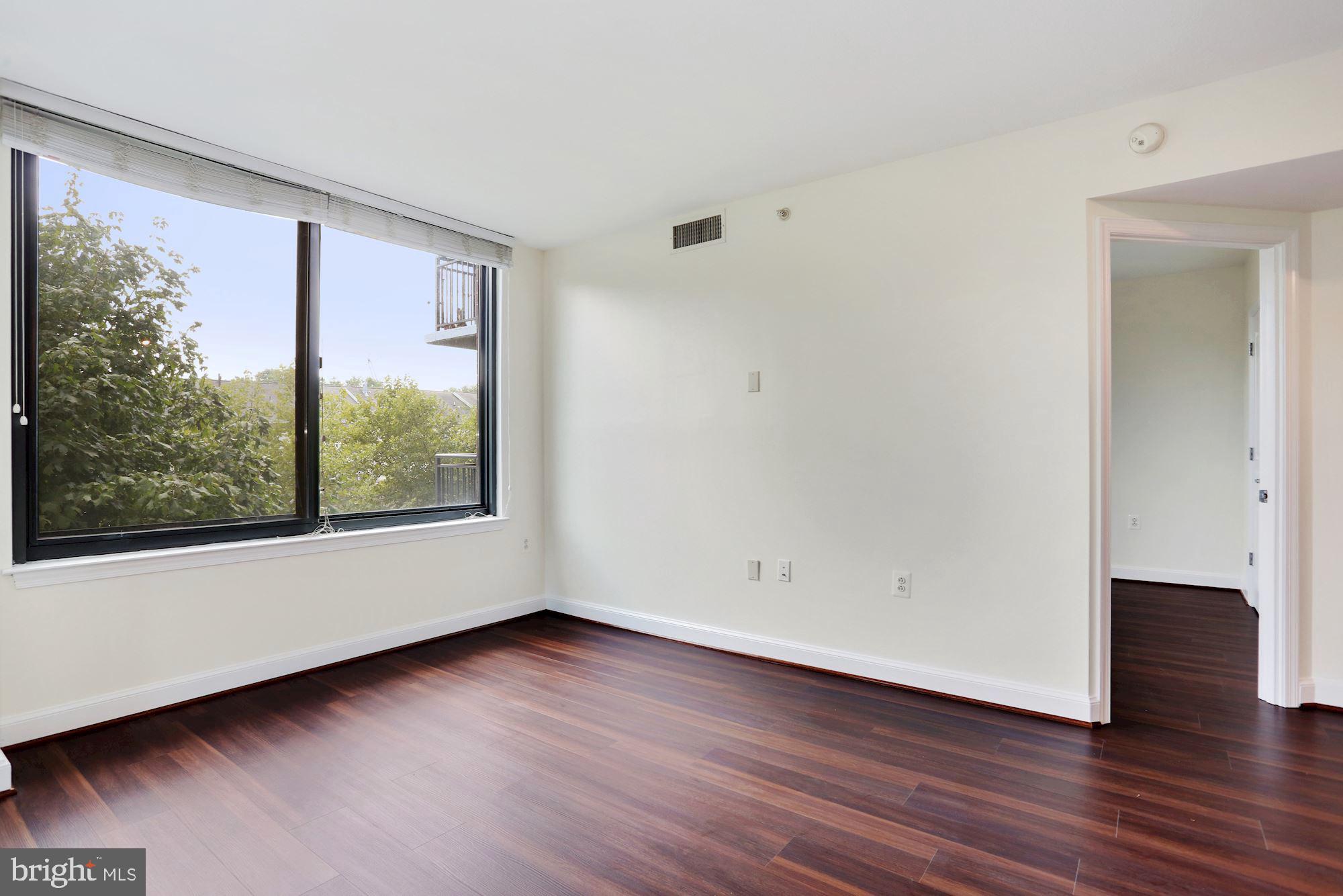 MIDTOWN ALEXANDRIA STATION CONDOMINIUM - Residential Lease