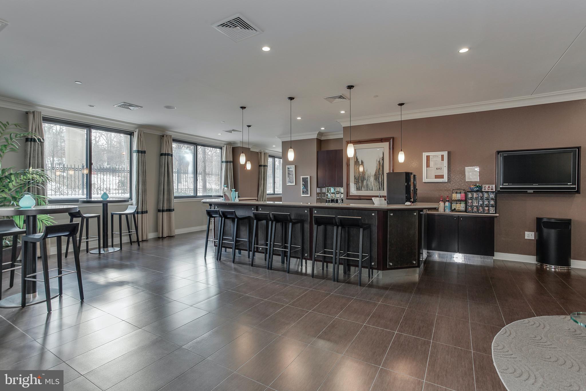 MIDTOWN ALEXANDRIA STATION CONDOMINIUM - Residential Lease