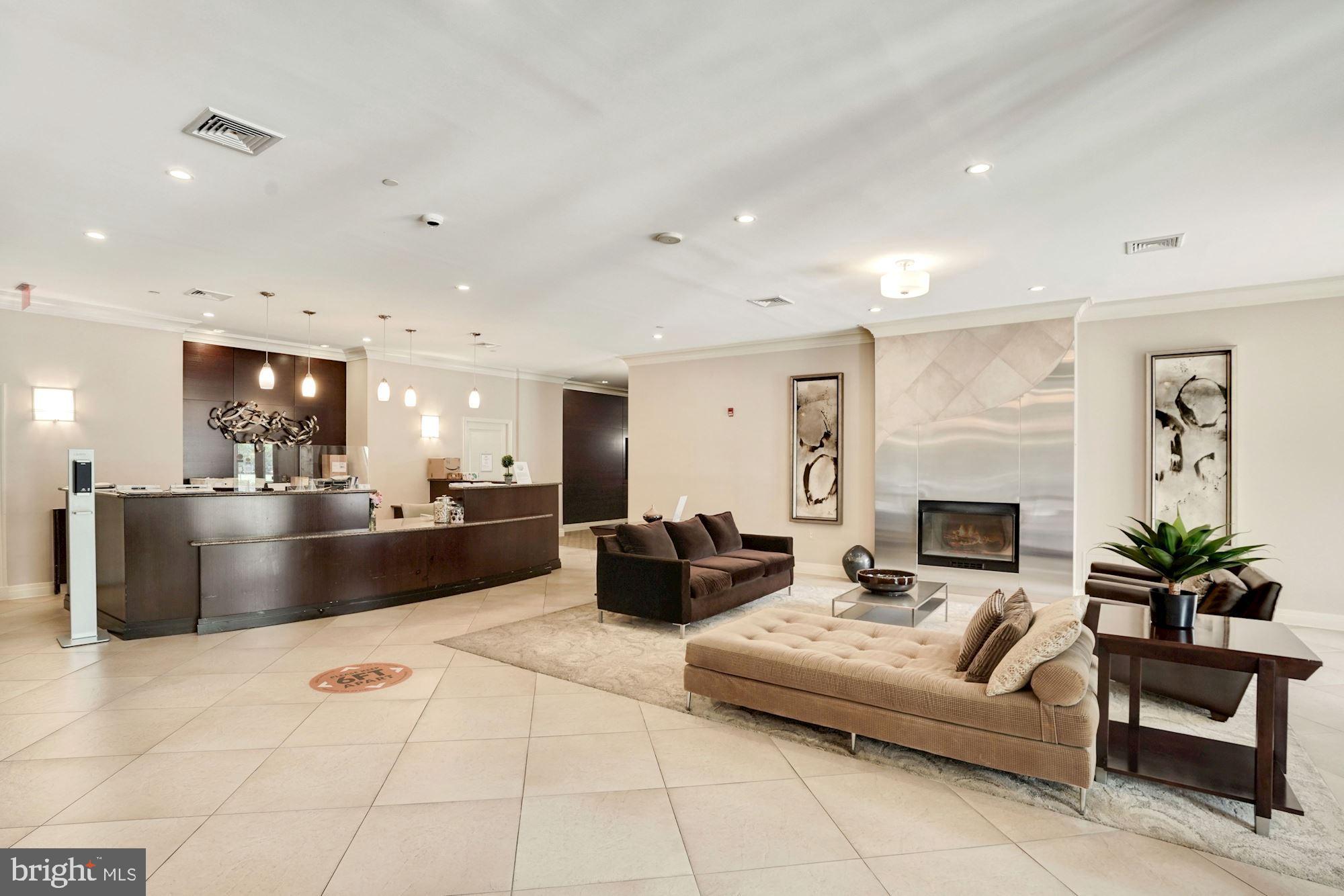 MIDTOWN ALEXANDRIA STATION CONDOMINIUM - Residential Lease