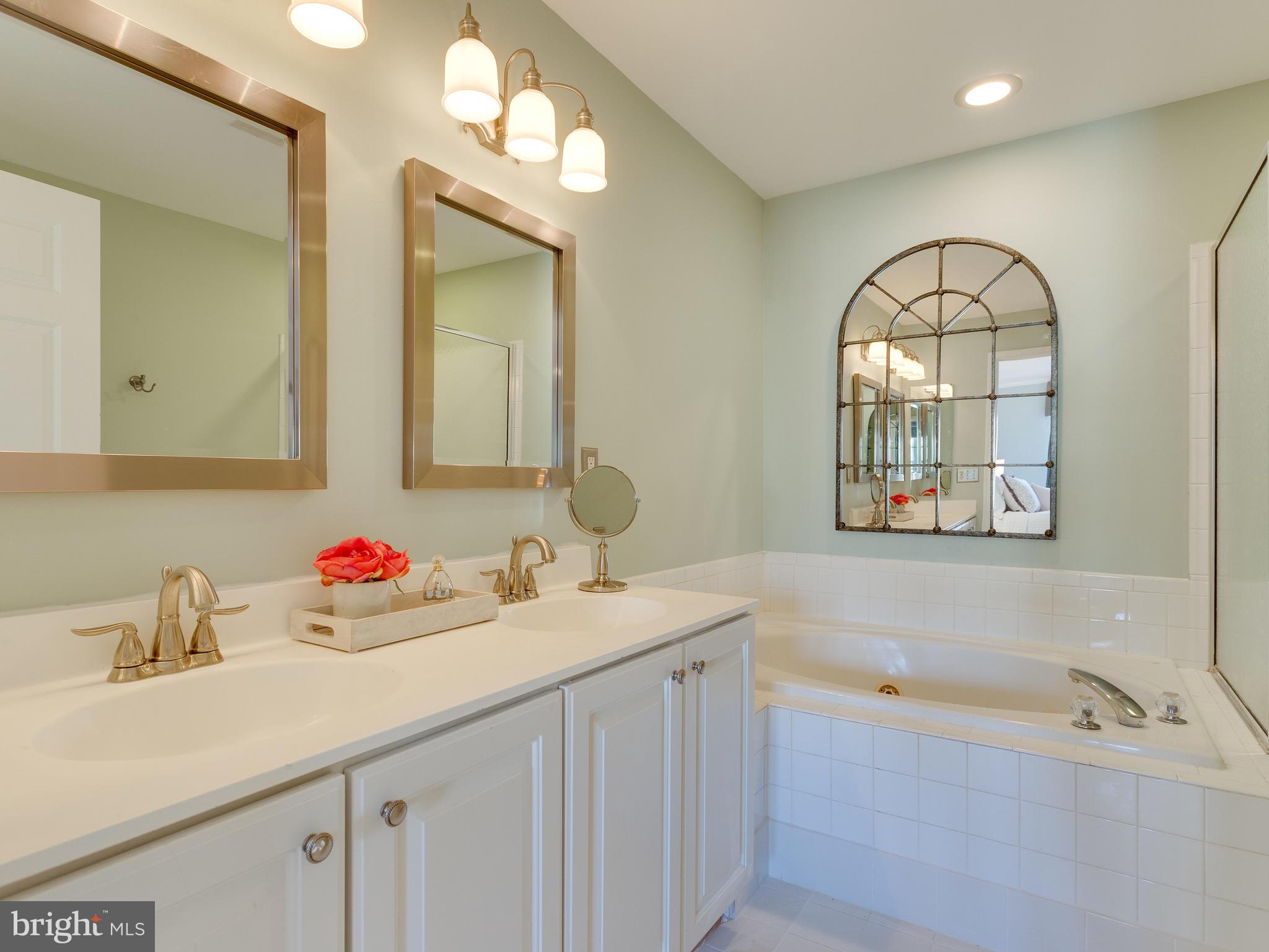 LORTON TOWN CNTR LANDBAY - Residential