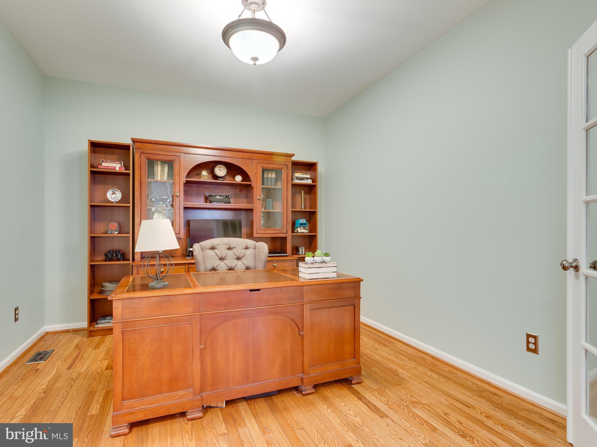 LORTON TOWN CNTR LANDBAY - Residential