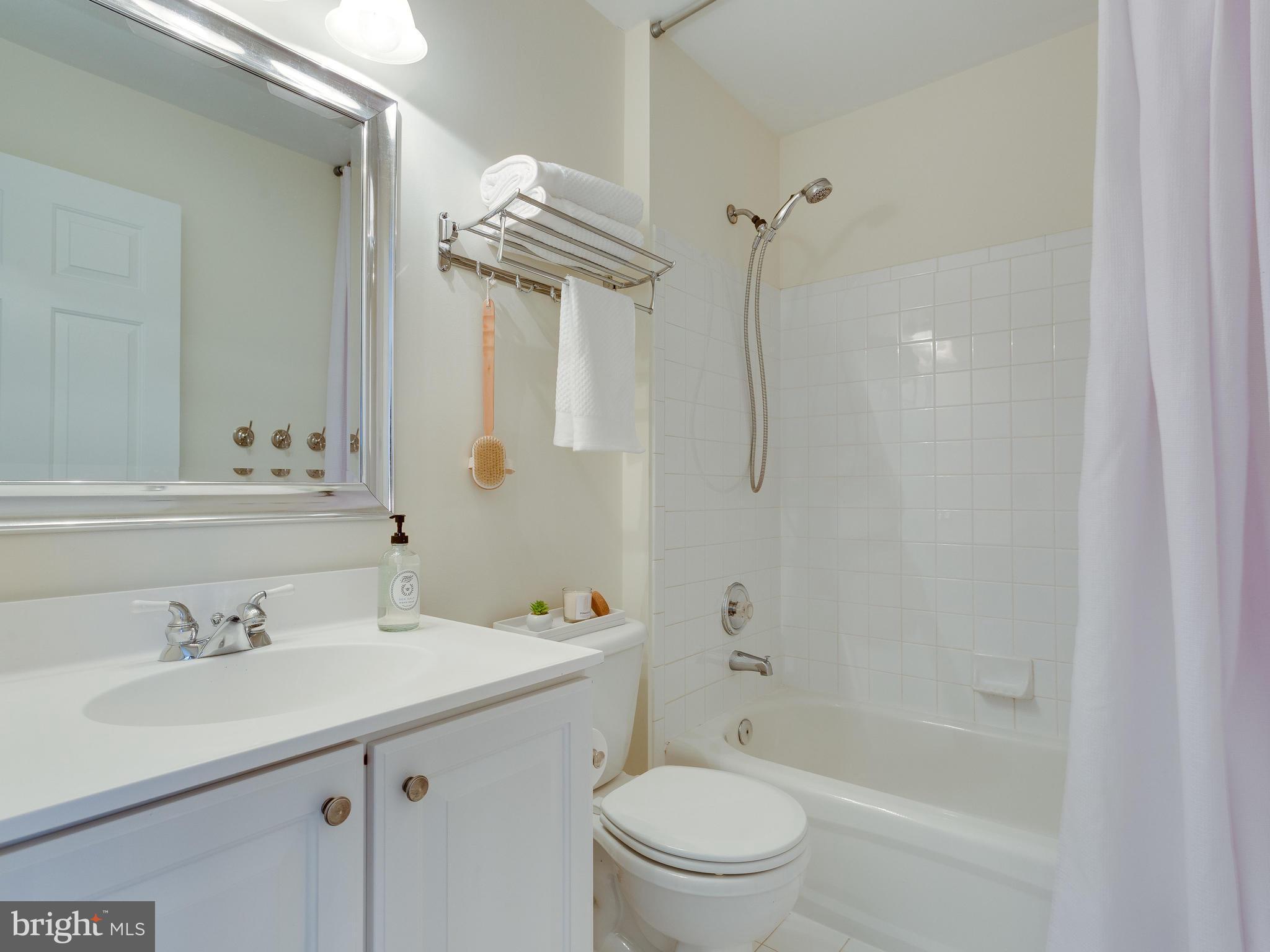 LORTON TOWN CNTR LANDBAY - Residential