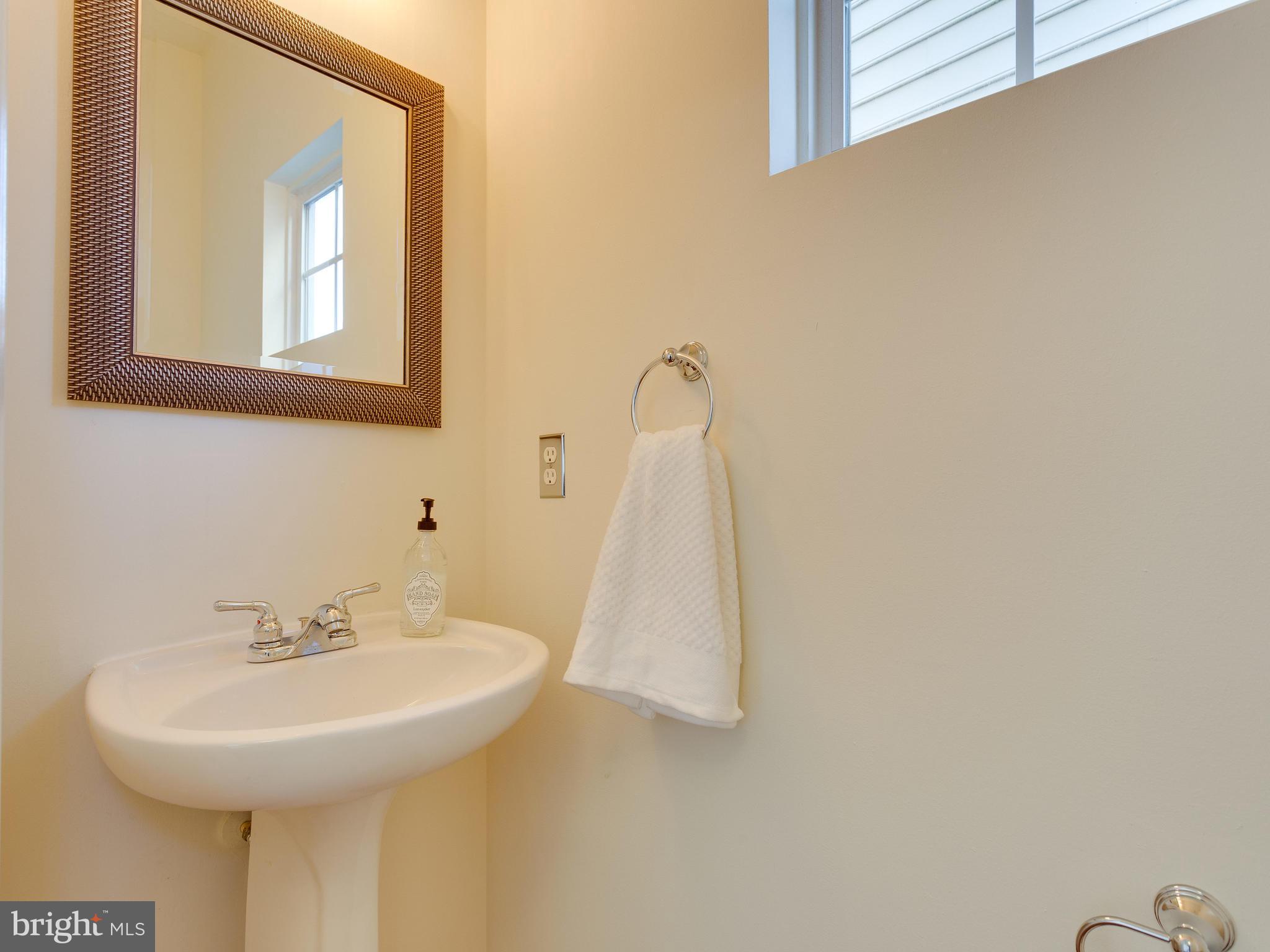 LORTON TOWN CNTR LANDBAY - Residential