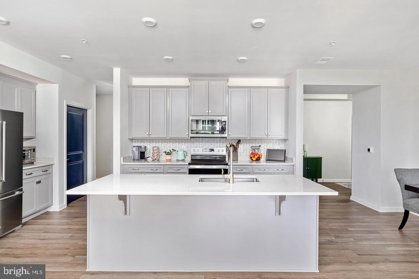 19 ARTEMISIA WAY 301