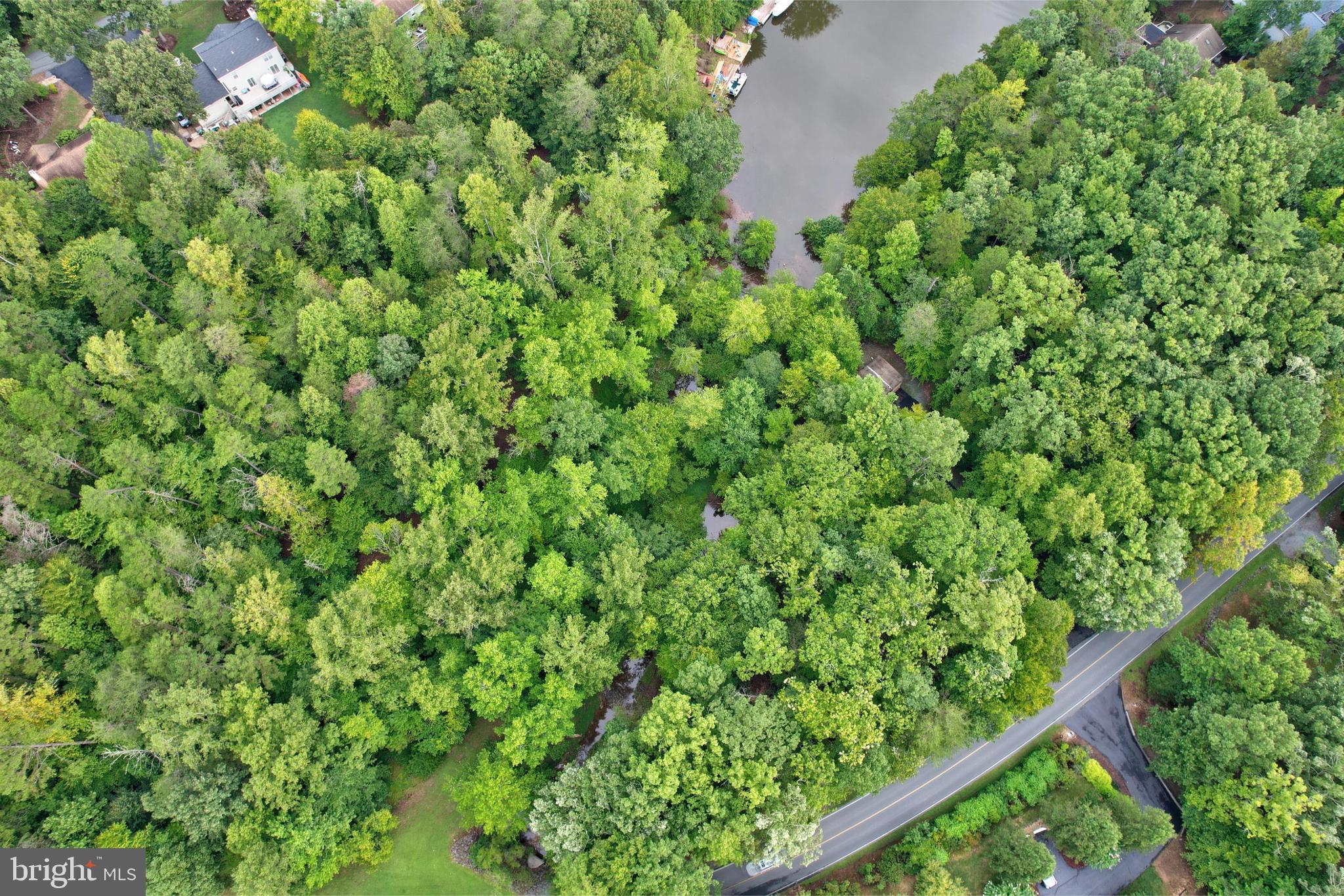 LAKE MONTICELLO - Land