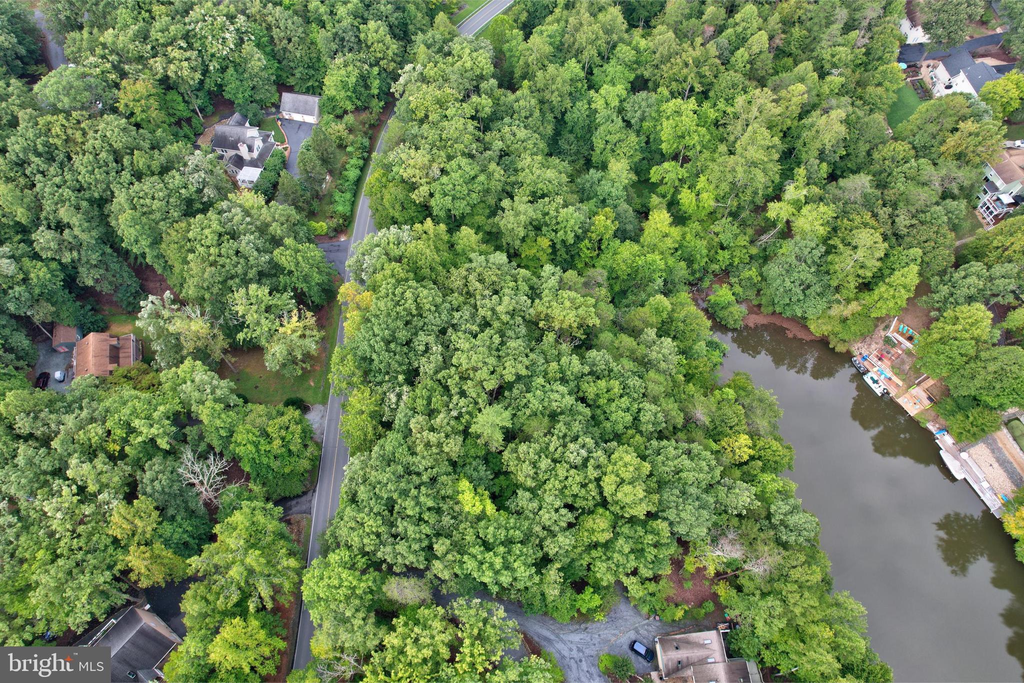 LAKE MONTICELLO - Land