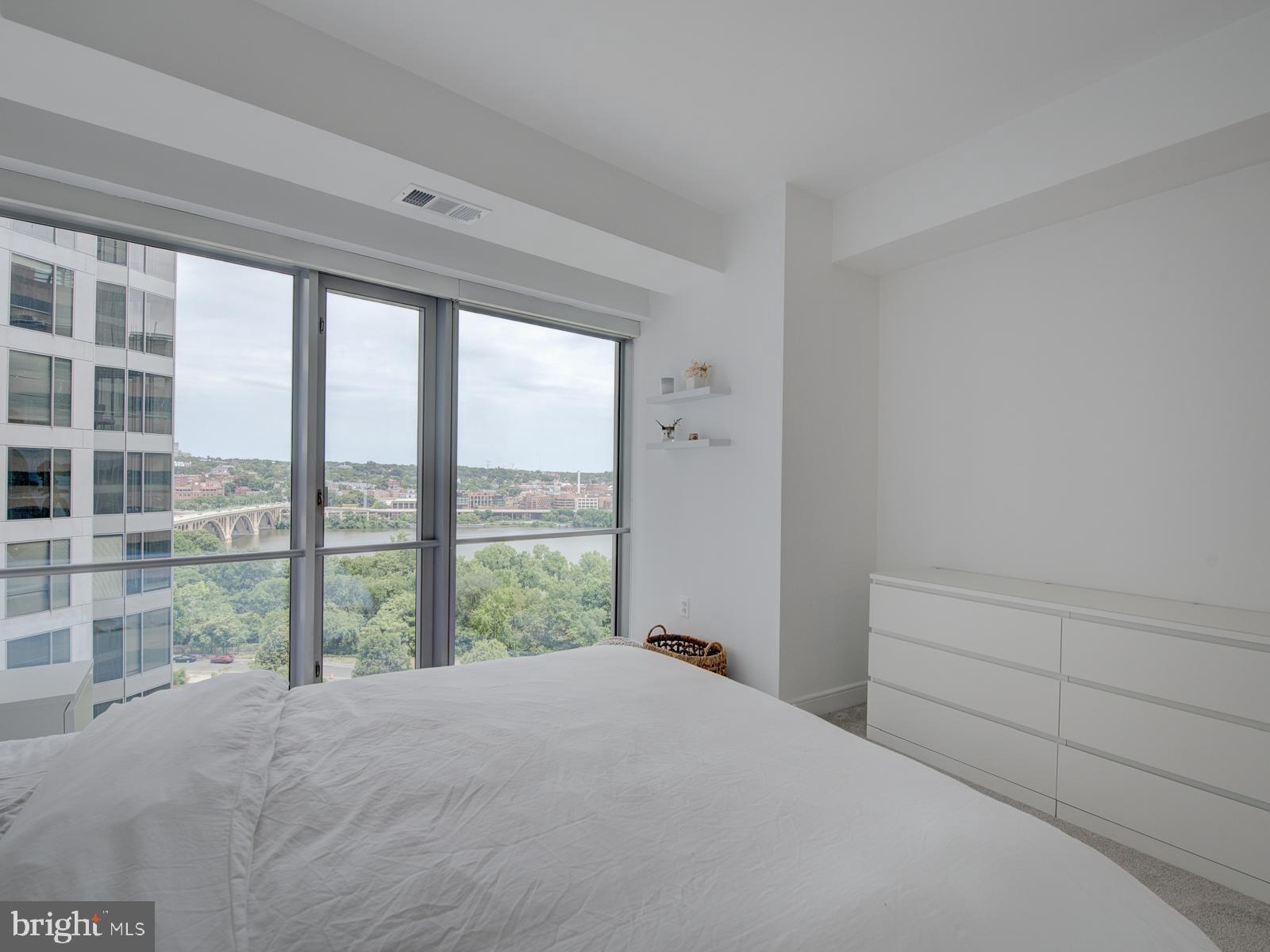 ROSSLYN - Residential