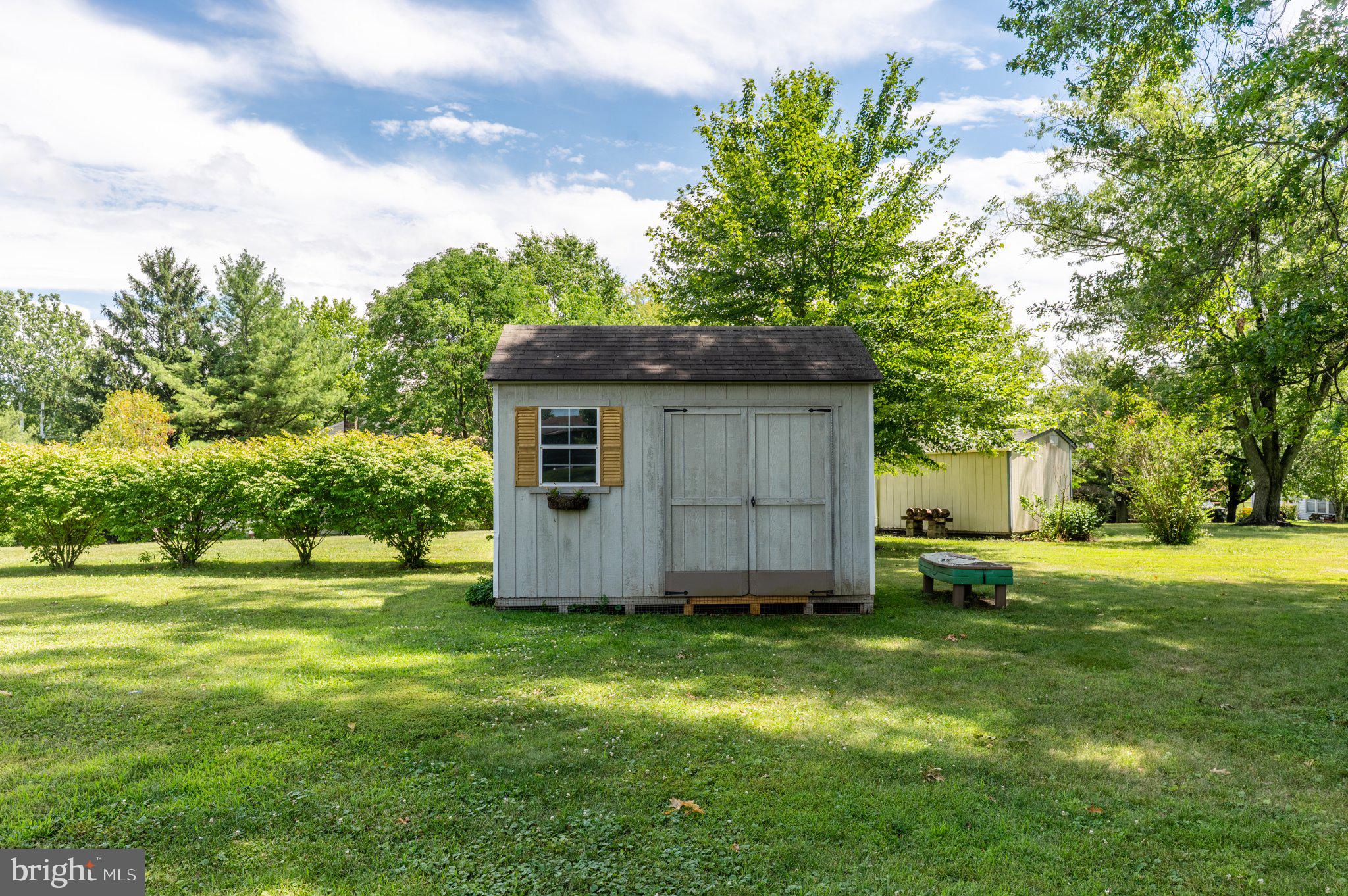 1507 TENNIS CIRCLE