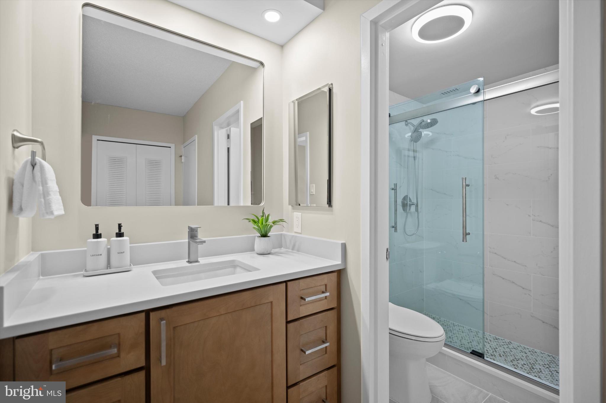 SKYLINE PLAZA - Residential