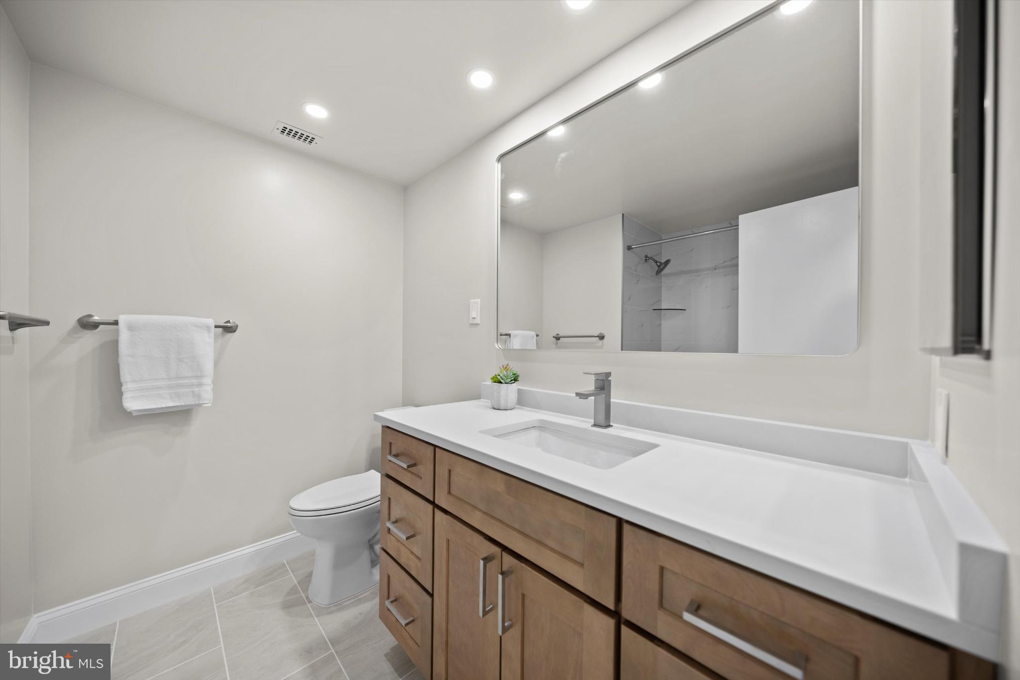 SKYLINE PLAZA - Residential