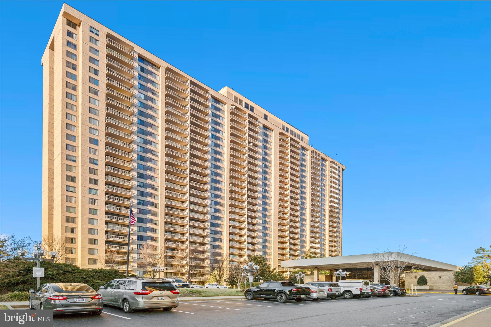 SKYLINE PLAZA - Residential