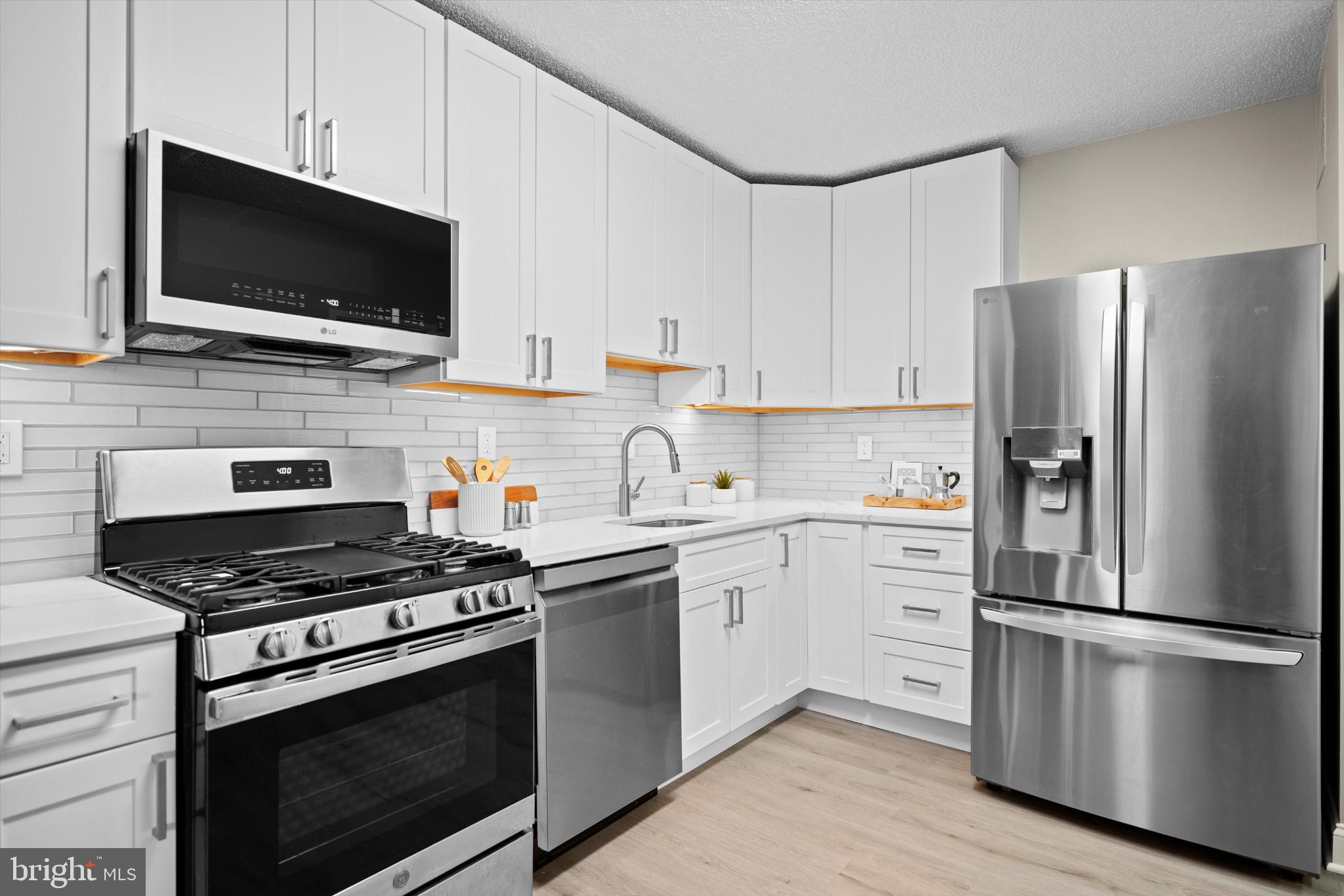 SKYLINE PLAZA - Residential