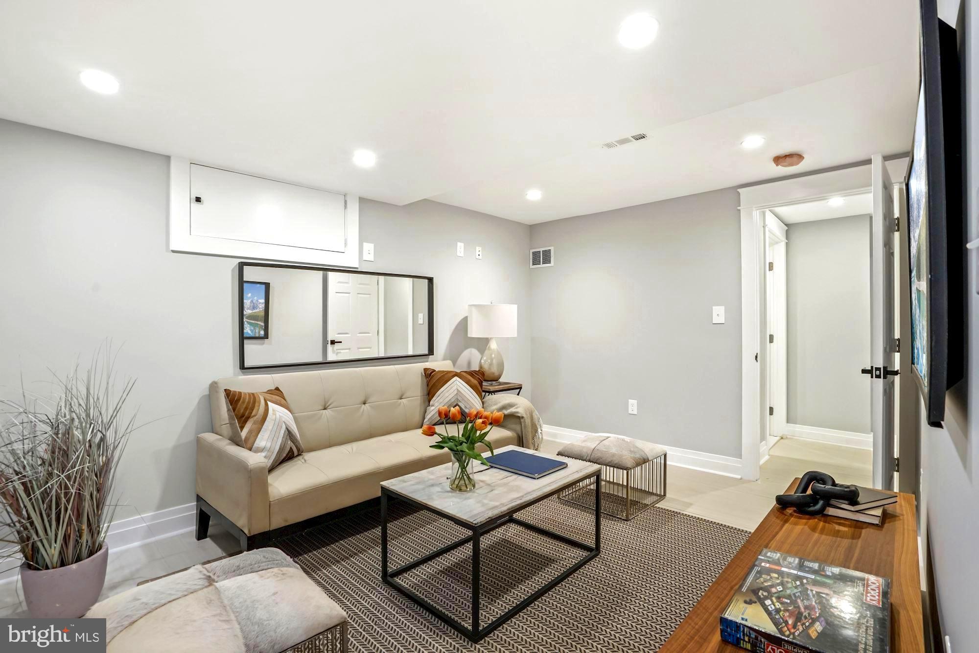 COLLEGE PARK - Residential