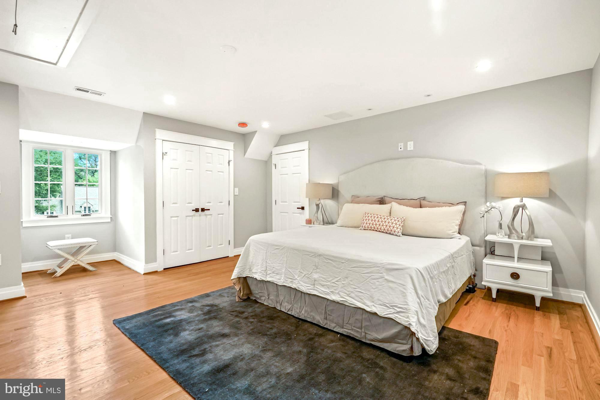 COLLEGE PARK - Residential