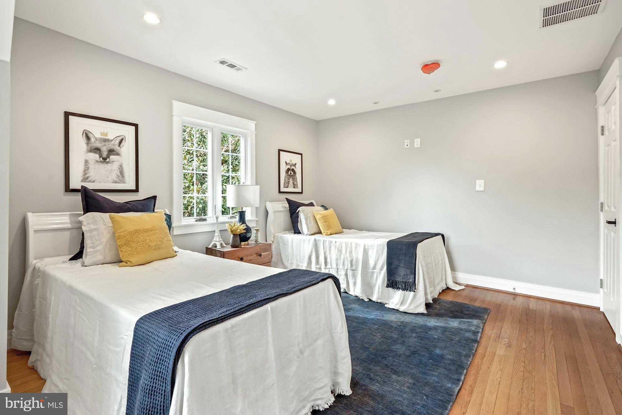 COLLEGE PARK - Residential