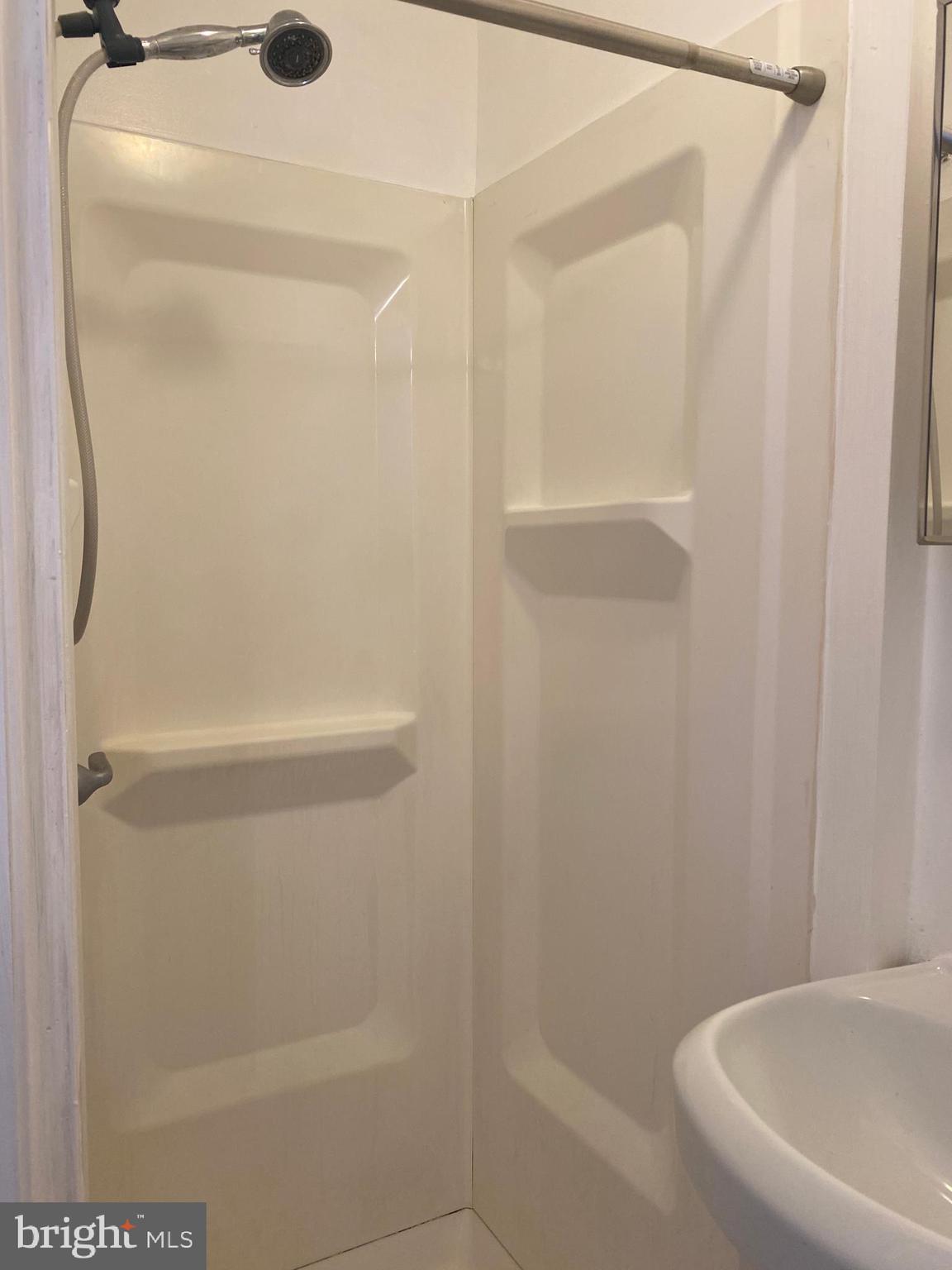 HAWTHORNE - Residential Lease