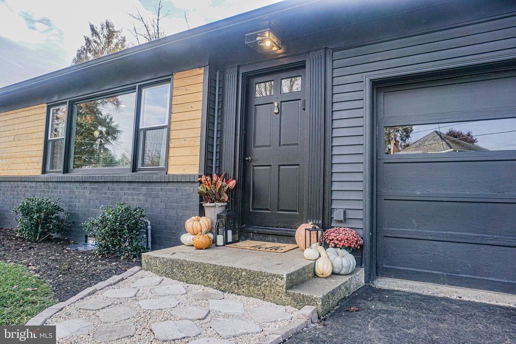 Photo of 130 City Mill Road, Lancaster, PA 17602 (MLS # PALA2043546)