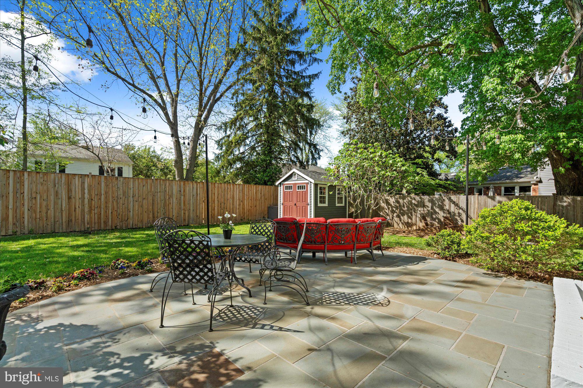 WAYNEWOOD - Residential